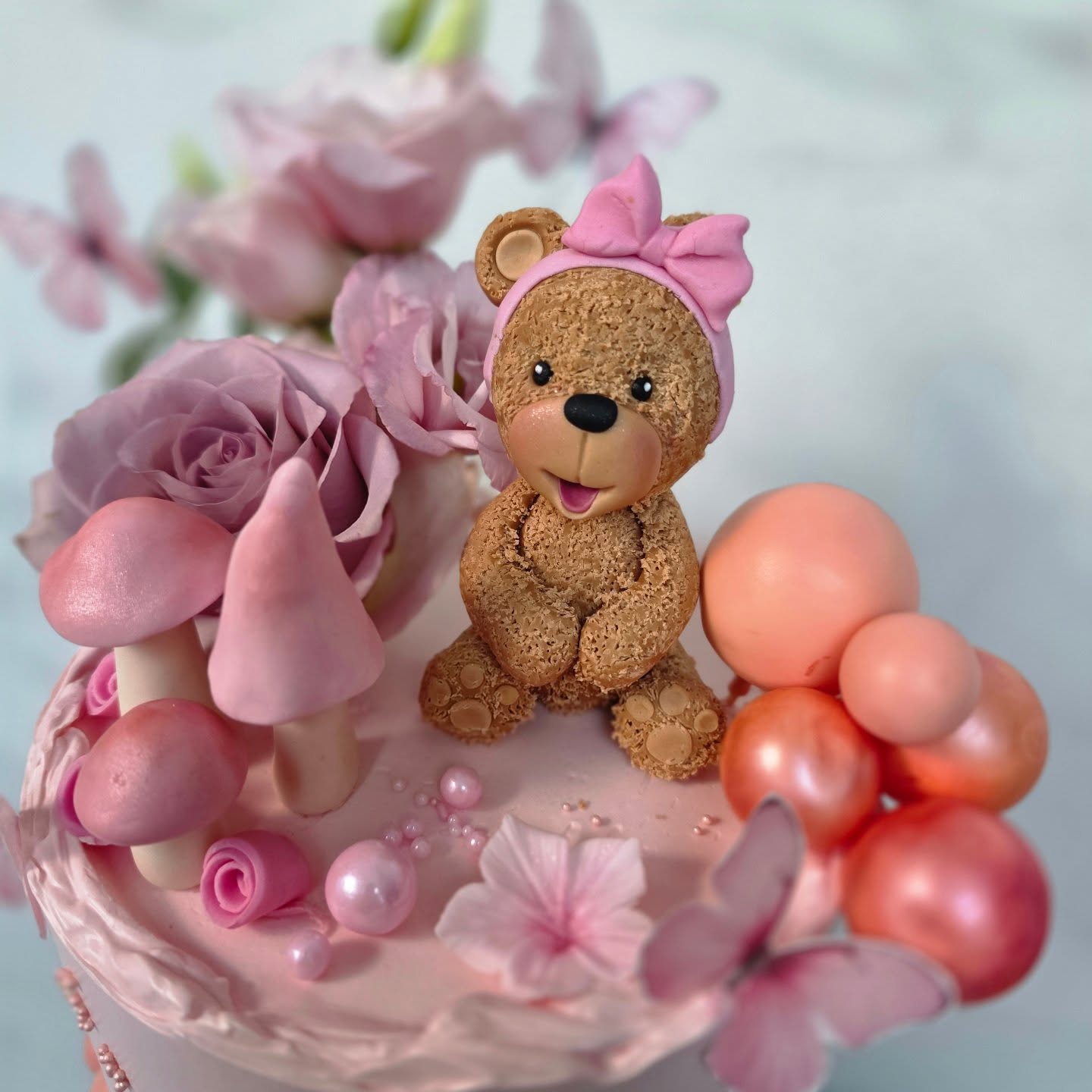 How cute is this teddybear for Elodie? 😉🥰😍🐻🐻🐻#cake #taart #gateau #bolo #cute cake #teddybearcake #teddybear #cakedecorating #cakedesign #cakedesigner #specialetaarten #special cakes #luxe #beveren #haasdonk #antwerpen #waasland #bkz #alshetgoedmoetzijn