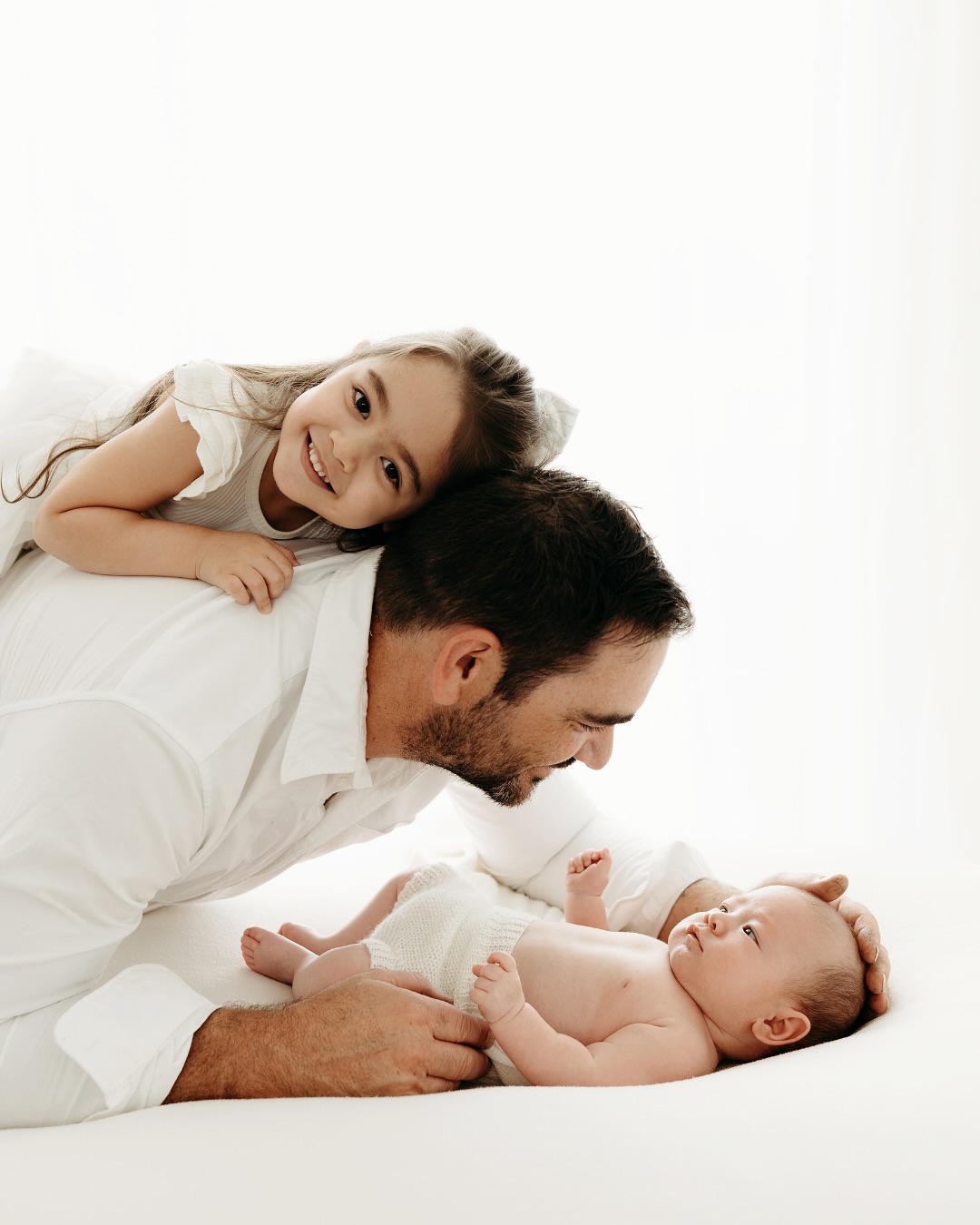 Gorgeous Benjamin at 3 months earth side 😍 What a gorgeous family his big sister just adored him 🥹🤍
-
#photography
#brisbanefamilyphotographer
#brisbanenewbornphotographer
#brisbanematernityphotographer
#newbornphotography
#newbornphotographerbrisbane