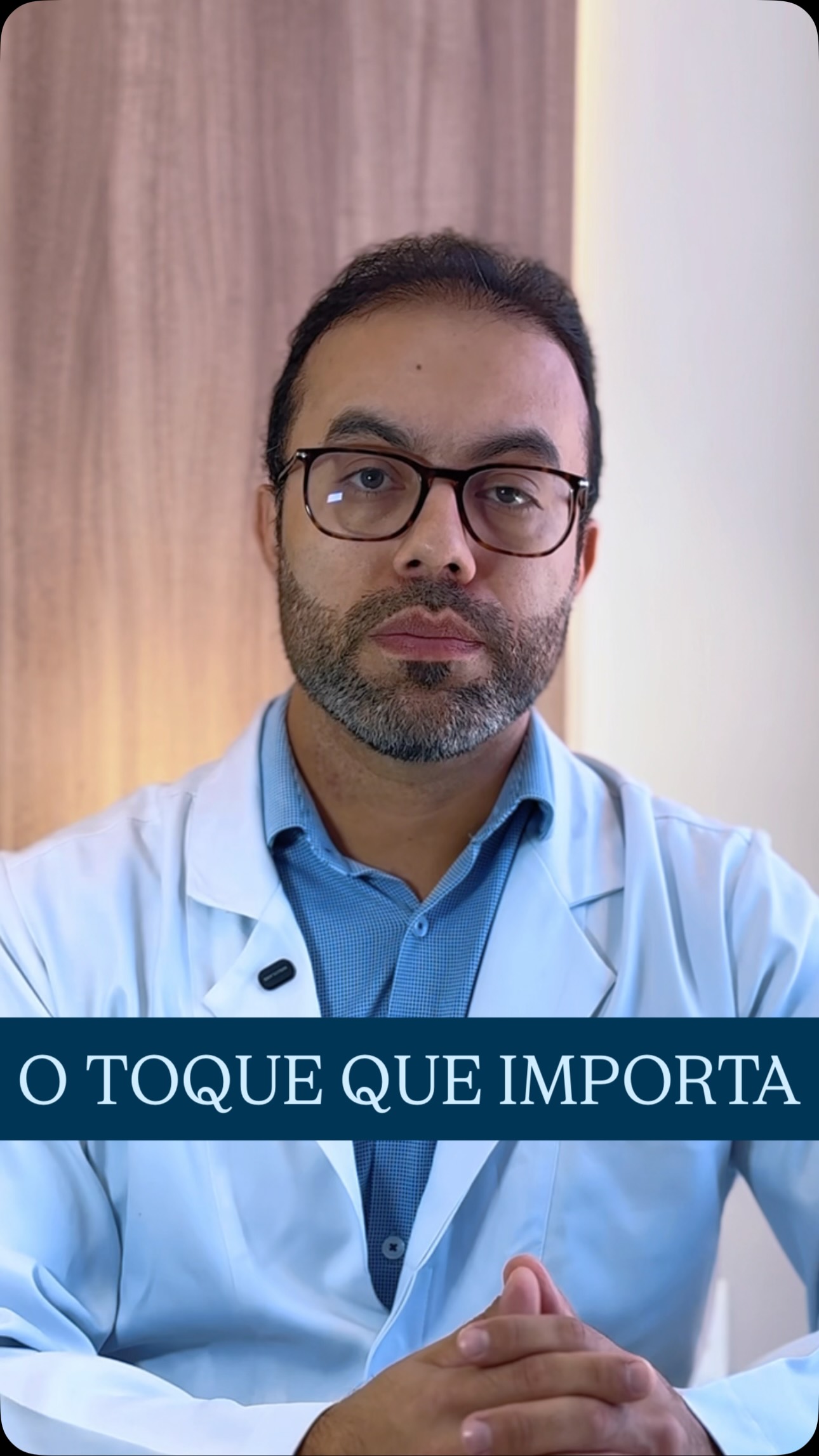 Chega de clichês! O urologista quer conversar com você. O Novembro Azul é sobre o toque, sim, mas o toque da confiança e do diálogo aberto.
Muitos homens adiam a consulta por medo ou vergonha do exame de toque, mas a verdade é que ele é apenas uma etapa rápida de um check-up muito mais completo. O que realmente salva vidas é a sua decisão de vir e conversar sobre sua saúde, seus medos e seu histórico familiar.
Estou aqui para ser seu parceiro de saúde. Seu cuidado começa com a sua voz.
Não deixe para amanhã o cuidado que você merece hoje. Marque seu check-up!
#novembroazul #urologia #saudemasculina #checkupmasculino #drnathanaelmodesto #prevencao #cancerdeprostata #saudedohomem