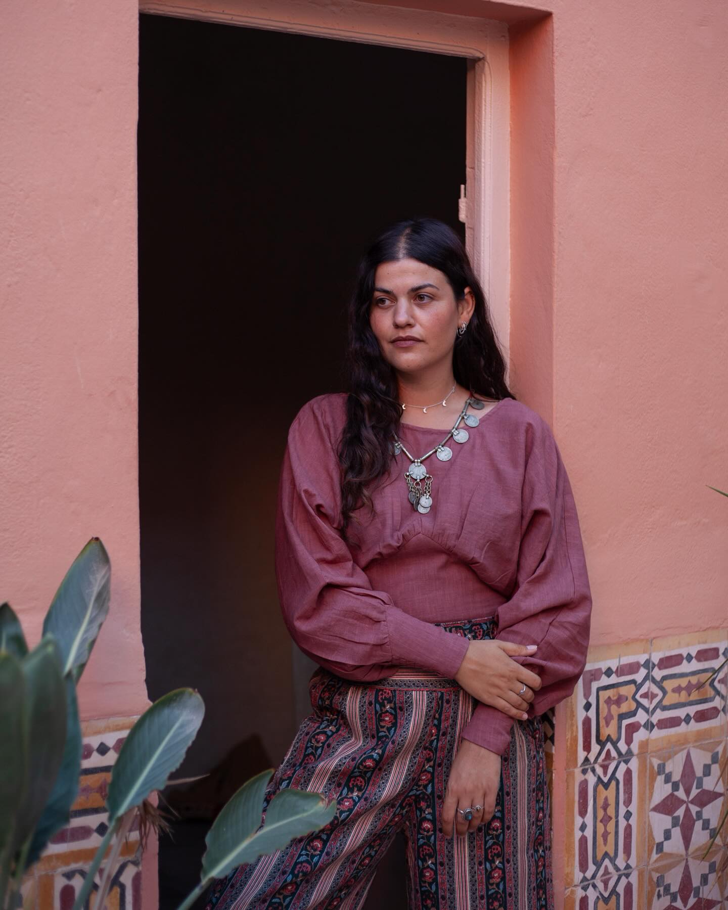 🌺 Just because it’s grey outside, doesn’t mean your outfit should be!
I love how fabrics & clothes can sprinkle colour into life , especially on grey winter days.
Our new floral pants are now available in store and online too!