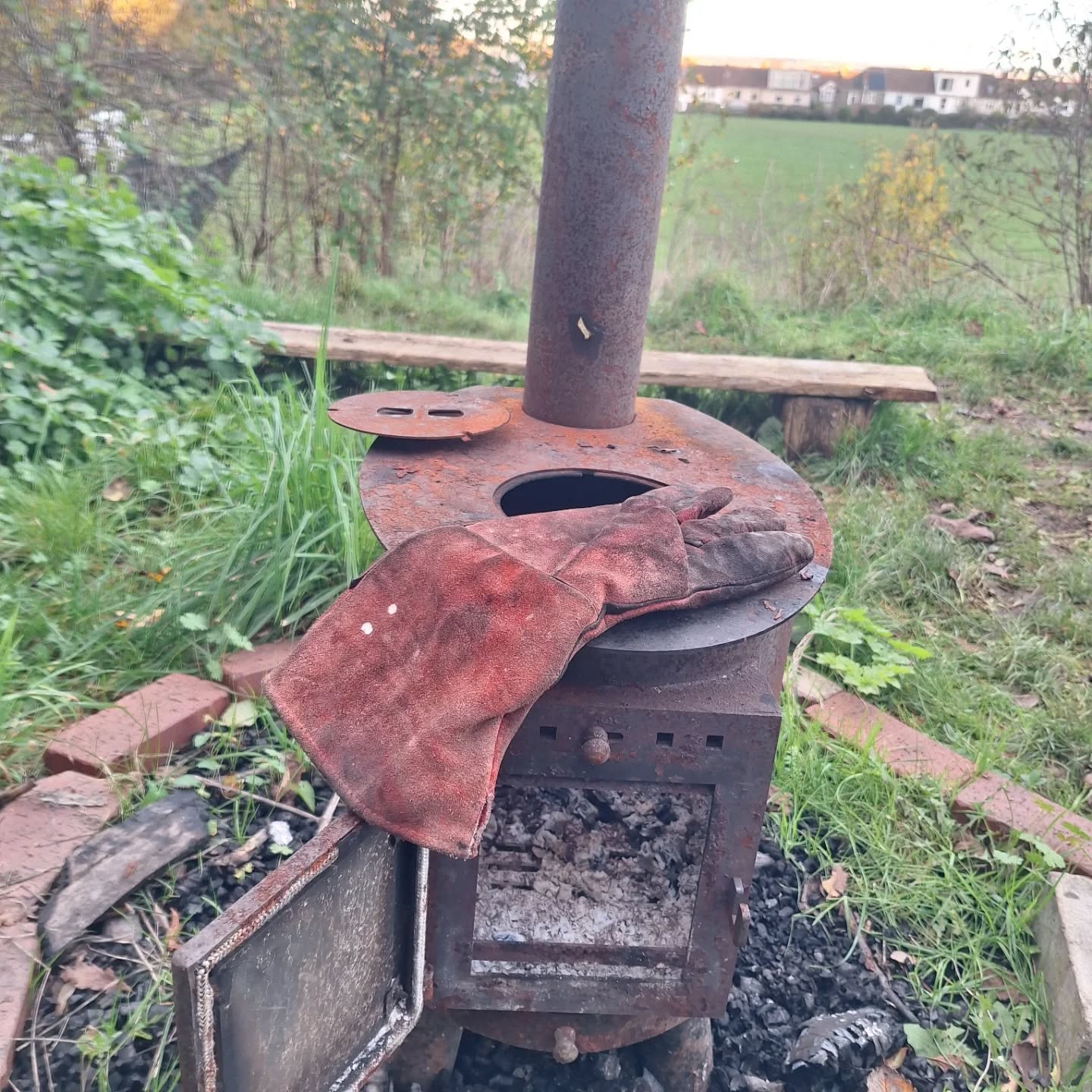 We had a crime scene today!
Our fire gloves went missing at lunch time. I was asking my assistant if she had used them when we both realised at the same time...
🦊
Mr Reynard had popped in, cool as a cucumber, eyeballing me like nothing had occurred.
I expect we will find them in a couple of months minus a finger or too 😆
We also picked apart some owl pellets for some tiny & exciting bone discovery.
#natureconection #outdoorlearning #cheekyfox #owlpellets