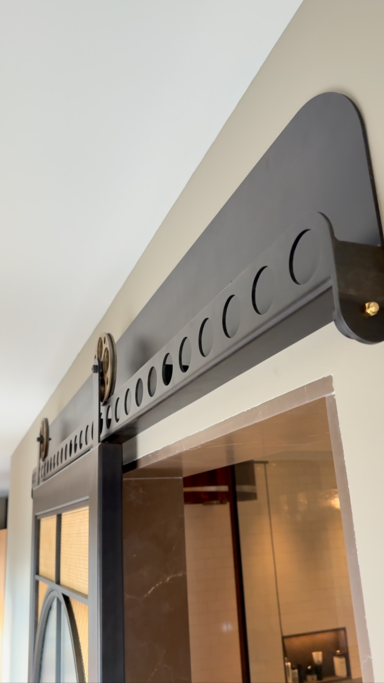 A door that doesn’t just open…it performs
.
.
#luxurylifestyle #greatclients #finehomebuilding #archdaily #archilovers #coastalliving #customhomes #familyhome #steeldoor #steampunk @ospreybarns @mcnicholsco #primarybath #bespokedesigns #steelfabrication
.
.
Architect - @andrewbartolotta_aia
Fabricator - @cottingham.ltd
Builder - @hobbs_inc
Owners Rep - @cavellorobert