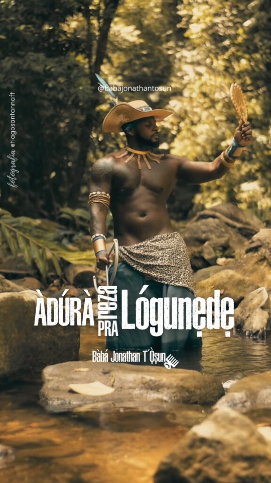 Lógun REZA: Lógunẹdẹ, mo pè oò (eu te invoco).
Venha até mim, filho de Ọ̀ṣun.
Guerreiro importante e digno de honrarias.
Eu te chamo para que recebas homenagens.
Que eu mereça a sua amizade e nobreza.
Não me deixe sem o teu ÀṢẸ.
Epà Lógun oò.
Epà omi oò.
Mo fẹ́ ìlọ́rọ̀.
Eu desejo prosperidade.
Mo fẹ́ ire.
Eu desejo sorte.
Àṣẹ!
𝐀𝐩𝐫𝐞𝐧𝐝𝐞𝐧𝐝𝐨 𝐦𝐚𝐢𝐬...
💛Alguns, do povo Yorùbá, consideram Lógun um Òrìṣà independente, filho de Ọ̀ṣun. Sua paternidade poderia ser de Òṣàlá, Ọ̀ṣọ́ọ̀sì ou Ọ̀rúnmìlà. Há quem diga que ele é a própria Ọ̀ṣun.
💙Lógun não muda de sexo e nem é hermafrodita.
💛Arco, flecha, espada e inúmeros metais de bronze/ouro são suas ferramentas.
💙Na Nigéria ele usa pano branco ou vermelho como vestimenta. No Brasil, dourado/amarelo com azul.
💛Seus fios de contas são das cores âmbar e também em tons azuis.
💙Epà Lógun oò, Epà omi oò e Lógun oò são algumas de suas saudações.
💛Lógun não é um menino mimado que se veste de plumas e paetês. Ele é um temido guerreiro e caçador africano.
𝐓𝐞𝐱𝐭𝐨/𝐀𝐫𝐭𝐞/Reza/Vídeo Oferenda:
Bàbá Jonathan T'Ọ̀ṣun IfáTòṣó
@babajonathantosun
Vídeo Lógun: @tiagosantannaft
Modelo Lógun: Humberto Rodrigues @1bertto_rodrigues
𝐓𝐨𝐝𝐨𝐬 𝐨𝐬 𝐝𝐢𝐫𝐞𝐢𝐭𝐨𝐬 𝐫𝐞𝐬𝐞𝐫𝐯𝐚𝐝𝐨𝐬 🧐 𝐏𝐫𝐞𝐬𝐞𝐫𝐯𝐞 𝐭𝐞𝐱𝐭𝐨/𝐜𝐫é𝐝𝐢𝐭𝐨𝐬 𝐚𝐨 𝐫𝐞𝐩𝐨𝐬𝐭𝐚𝐫.
𝐏𝐚𝐫𝐜𝐞𝐫𝐢𝐚𝐬
@babafernandotogun
@rafaeltosoosi
#candomblé #umbanda #oxossi #logunede #oxum #logun #oxóssi #mamaeoxum #orixás #axé #saravá #magia #filhosdeoxum #filhasdeoxum #exploreinstagram #oya