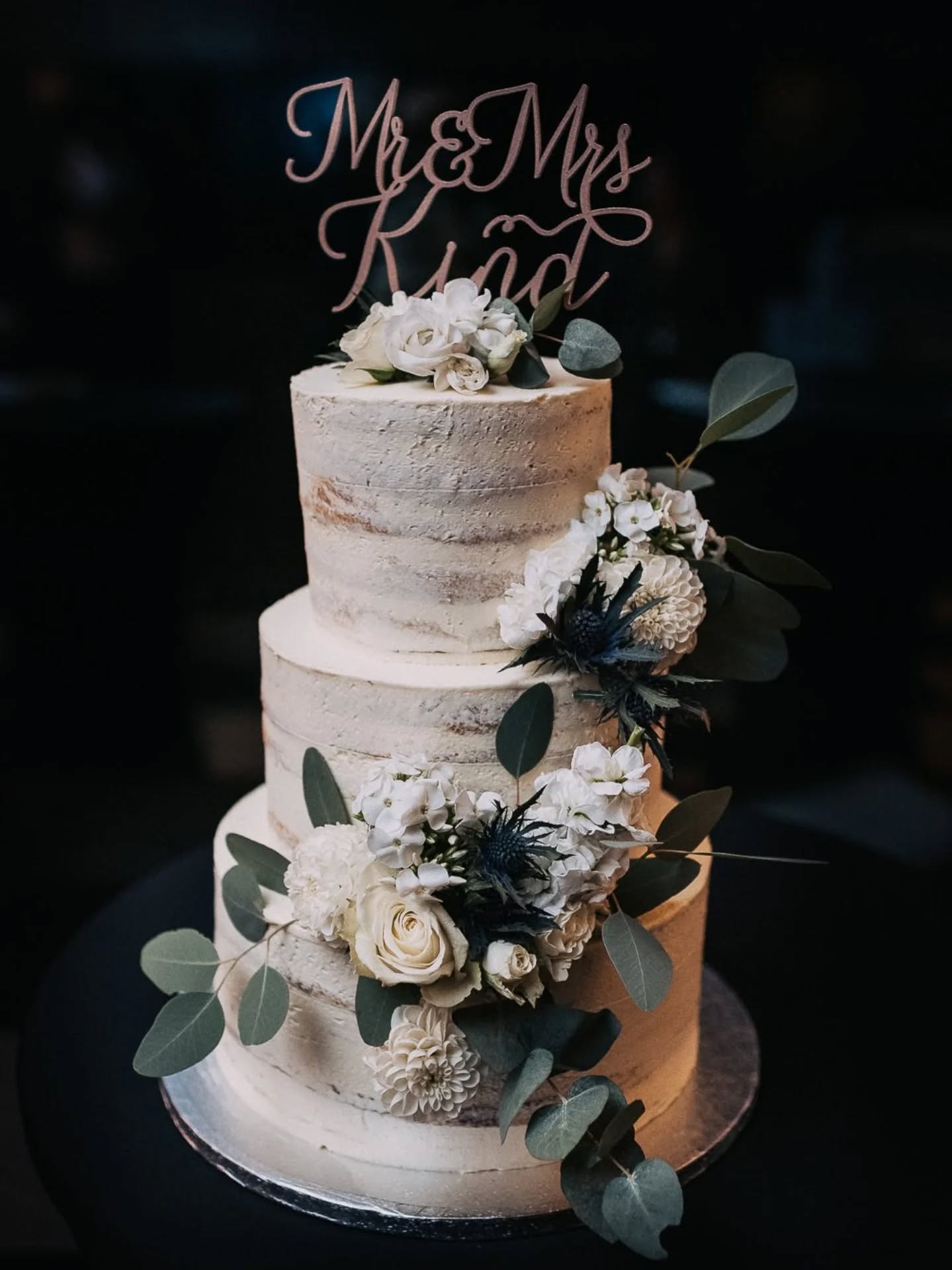 Ich habe heute über eine Stunde an einem Reel geschnitten und am Ende gabe es Probleme, daher gibt es heute nur ein Bild von einer wunderschönen und leckeren Torte.
#instagramfrust #hochzeitstorte