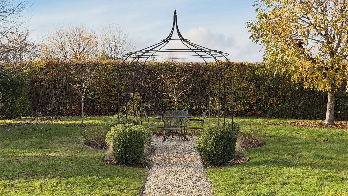This was such a satisfying job to complete! 💪🌧️
We powered through the rain over a full 3-day stretch 🌦️—trimming multiple hedges, including the beech hedge that wraps around the entire property, the beautifully dense yew hedge (kept extra sharp ✂️), and the lush laurel hedge.
I’m so pleased with how it all turned out 🙌✨
It’s an annual cut and always a real pleasure to bring everything back to looking crisp, clean, and perfectly shaped 🌿💚
Swipe to see the transformation! ➡️📸
#GardenWork #HedgeCutting #BeforeAndAfter #GardeningLife #BeechHedge #YewHedge #LaurelHedge #ProfessionalGardener #UKGardens #GardenMaintenance #Landscaping #SatisfyingWork #3DayJob #RainOrShine #OutdoorWork #CrispEdges #GreenSpaces #HedgeTrimming #GardenCare #GardeningCommunity 🌱✨