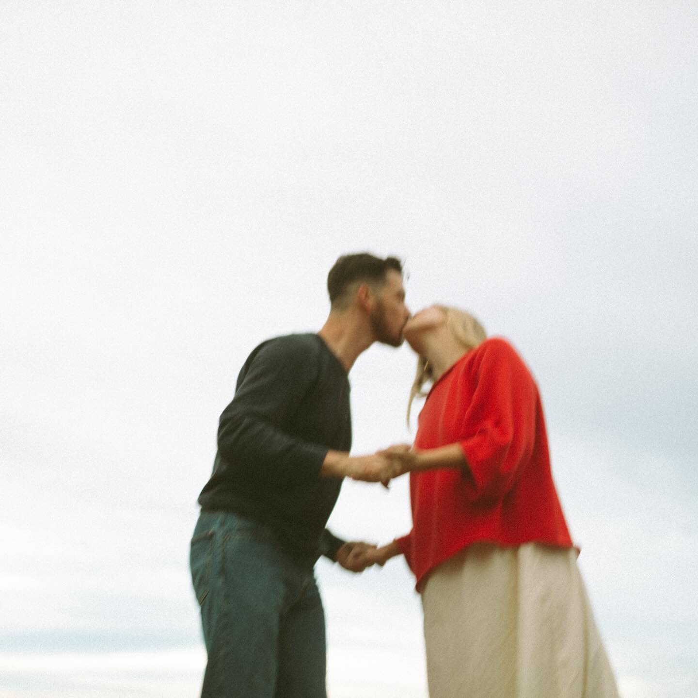 CHRISTMAS Mini sessions but a little different!!
In the comfort of YOUR home.
Making cookies? Making coffee? Putting on your favorite holiday record? Hanging ornaments?
Yesssss please.
All captured with nostalgic elegance + timeless style in mind
Mini in-home sessions running until December 16th with limited availability - dm for more info! 🫶🏼