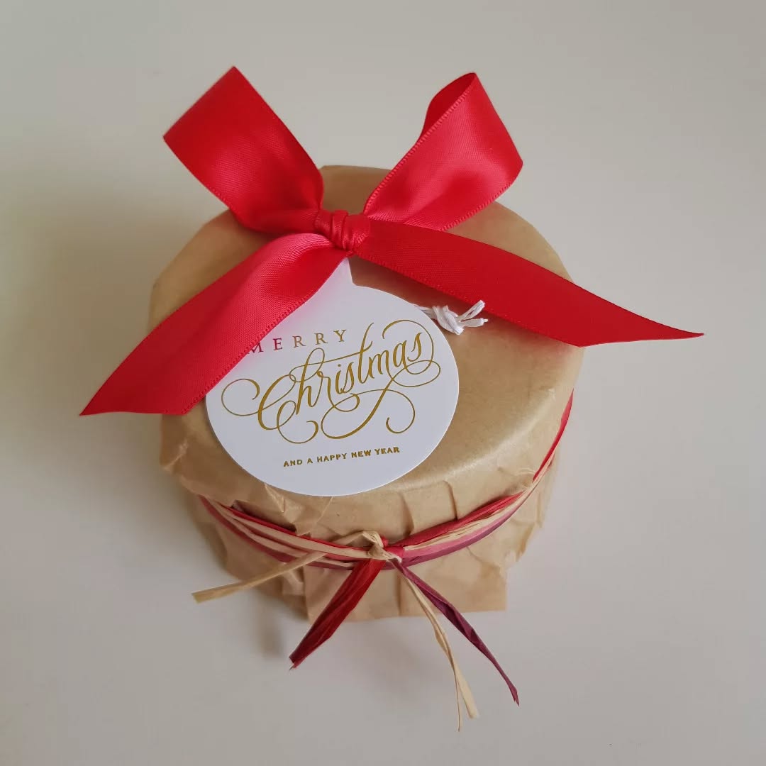 It's time to order your Christmas cakes! These delicious traditional fruit cakes are rich and moist and come wrapped in brown paper and adorned with ribbon. Available in small or family size they make perfect gifts and easy desserts. Order now for Christmas.
#fruitcake #cakesperth #christmasgifts #giftideasperth #thevines #ellenbrookfood #christmasdessert #mareebakes #christmascake #christmastreats