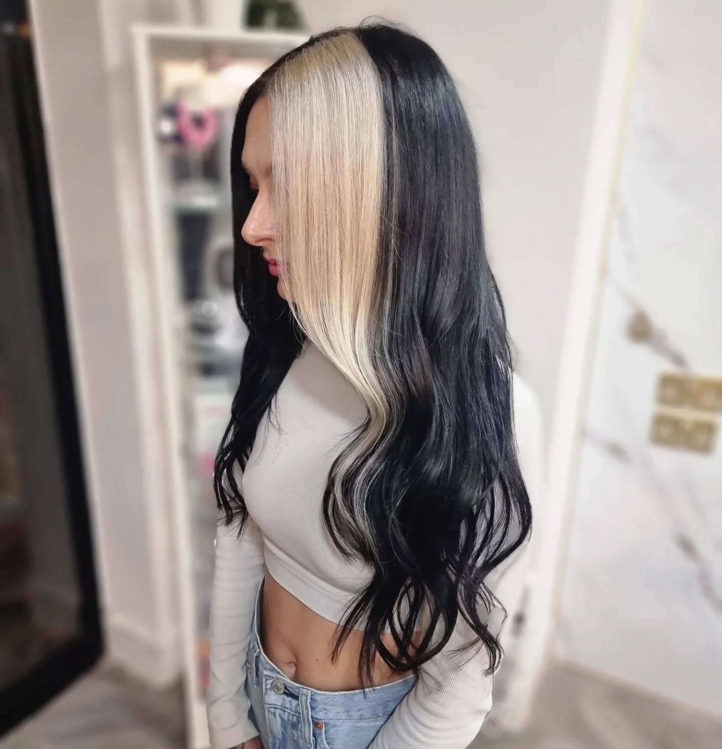 Fun colour change with 3 packs of @beautyworksprofessional xxs weft fitted in shade natural black 😍😍
.
.
📍@the.secret.salon.manchester
.
.
.
#manchesterhair #colourchange #xxsweft #eccleshairextensions #hairexstensionisteccles #ecclessalon