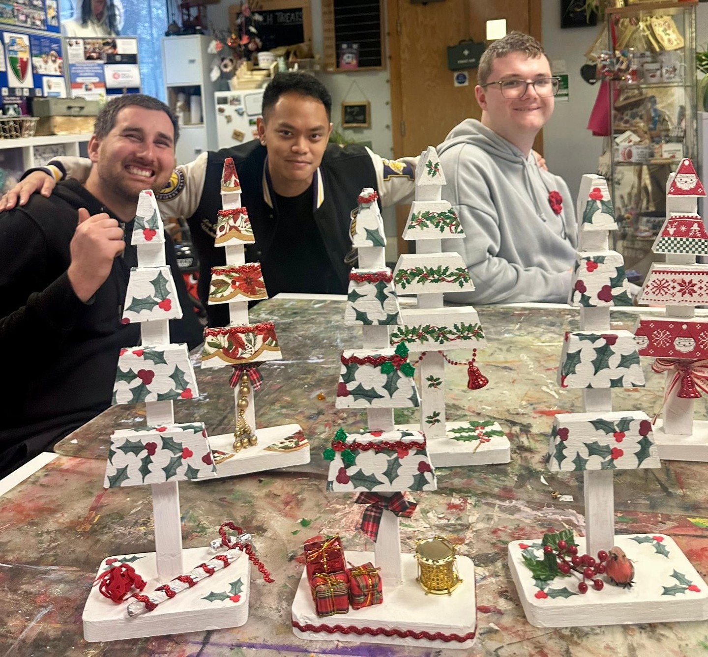 Festive decoupage fun last week! 🙌
Some of the team have been busy creating beautifully decorated Christmas pieces - layering patterns, colours and textures to bring each item to life.
Plenty more festive makes on the way! 🎄
#SocialEnterprise #Southampton #Hampshire #LearningDisabilities #LearningDisability #SouthamptonBusiness #Charity