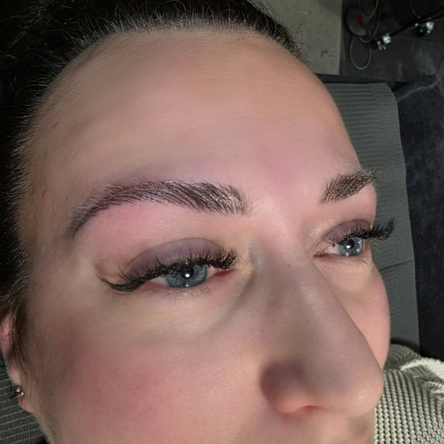 🔥 Nano brows 🔥 Swipe naar rechts voor before.
De warmte van de kleur neemt nog af en wanneer de wenkbrauwen genezen zijn is de kleur ook zachter/lichter.
Voor de wenkbrauwen is er keuze uit verschillende technieken, samen kijken we naar de meest geschikte techniek voor jou.
Wil je graag meer informatie en/of een afspraak maken, stuur dan even een email naar prettybyroos@gmail.com of app naar 0630103131.
Of boek makkelijk en snel online:
https://prettybyroos.boekingapp.nl
Kosten: 325 euro inclusief nabehandeling na 6 weken.
www.prettybyroos.nl
📌 Wolvega
#browmaster #permanentemakeup #permanentmakeup #makeup #eyebrows #hairstroke #hairstrokes #microblading #nanobrows #powderbrows #eyeliner #lips #pigment #pigmentation #tattooshop #tattoo #tattoos #oudehaske #friesland #thenetherlands #joure #sneek #heerenveen #leeuwarden #wolvega #wakeupwithmakeup