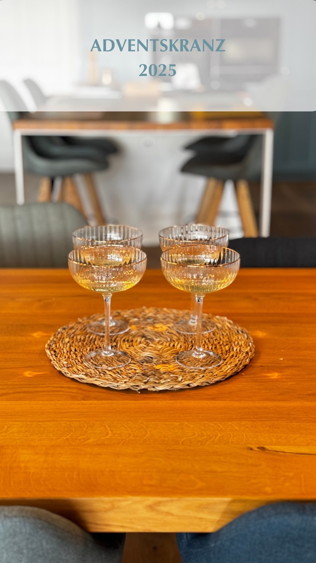 Der wohl schönste Adventskranz 2025
Dieses Jahr hat sich Deko-Dörte was Besonderes einfallen lassen:
Kein Basteln, kein überteuerter Kranz – nichts davon!
Es tun auch einfach vier schöne Gläser… mit sehr leckerem Inhalt. 😅
So sieht entspanntes Adventsfeeling aus.
*Hinweis: In den Gläsern ist Alkohol enthalten – nur für Erwachsene geeignet.
#adventskranz #2025 #weihnachten #dekodörte