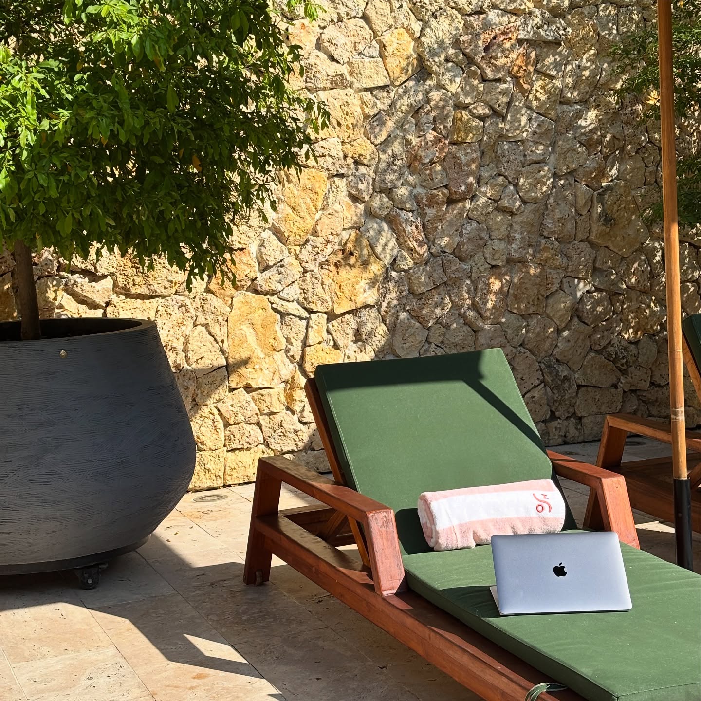 Un séjour en Colombie dédié à l’excellence et à la vision de Signé AR. En voici quelques images!
Entre sessions stratégiques inspirantes, moments de détente au bord de la piscine, food tours colorés, découvertes locales et instants de calme pour réfléchir et rêver — nous avons créé un espace pour penser différemment, nous aligner et nous élever.
Avec Andréa, nous avons volontairement quitté notre zone de confort pour nous challenger, clarifier notre vision et revenir avec des idées nouvelles, une direction plus précise et un sentiment profond d’alignement.
Notre mission reste la même : créer des expériences nuptiales uniques, raffinées et profondément significatives, tout en contribuant à une industrie du mariage plus humaine, exigeante et tournée vers l’excellence. ✨
__
A stay in Colombia dedicated to excellence and the vision of Signé AR. Here are a few snapshots!
Between inspiring strategy sessions, relaxing poolside moments, colorful food tours, local discoveries, and quiet times for reflection and dreaming — we created a space to think differently, align ourselves, and elevate our vision.
With Andréa, we intentionally stepped out of our comfort zone to challenge ourselves, clarify our vision, and return with fresh ideas, a clearer direction, and a deep sense of alignment.
Our mission remains the same: to create unique, sophisticated, and deeply meaningful wedding experiences while contributing to a wedding industry that is more human, demanding, and committed to excellence. ✨
#weddingquebec #mariagequebec #weddingplanner #mariage #mariagequebec #fyp