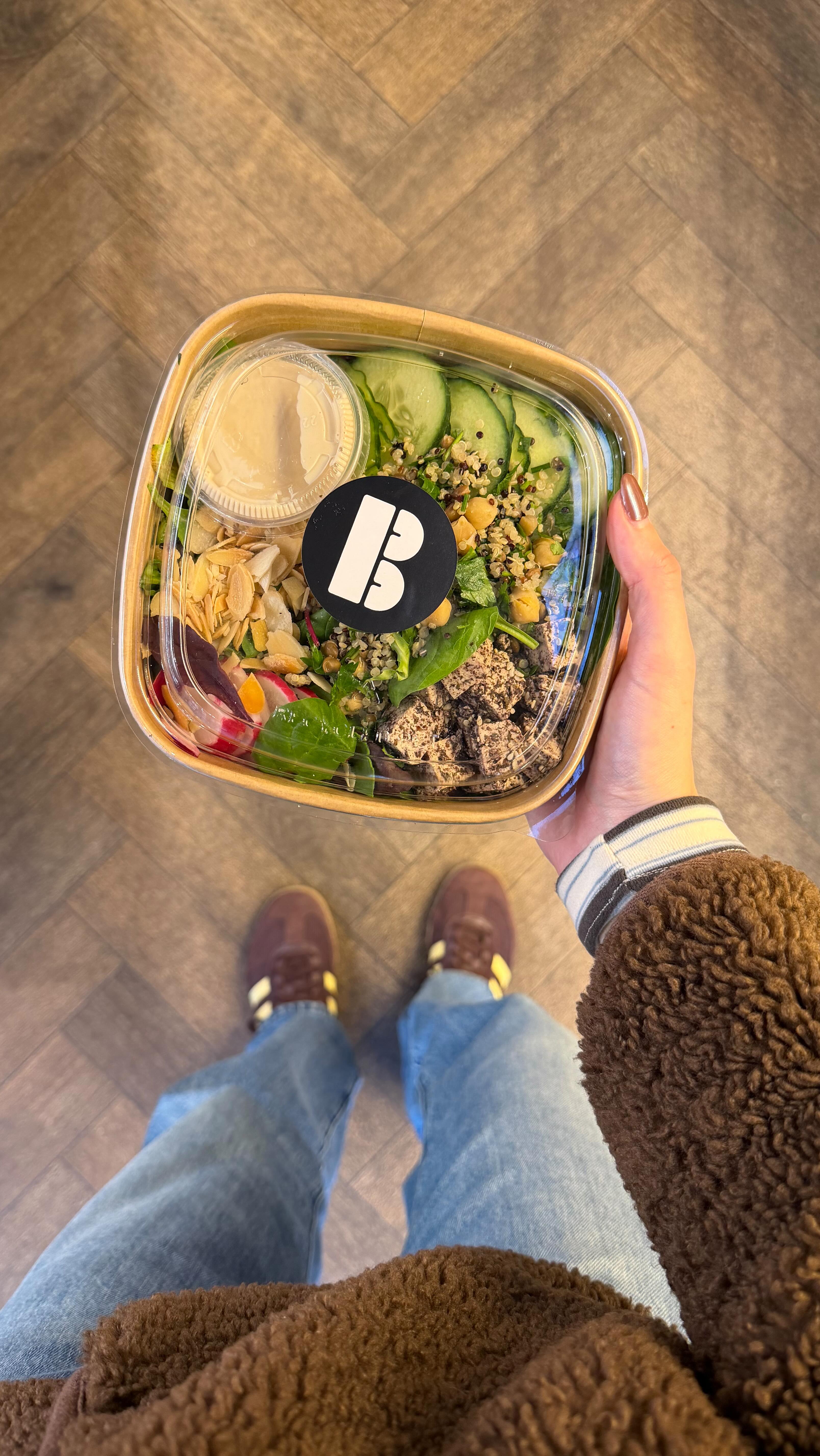 Are you a bagel whole or cut in half person? We want to know✍️
#bagels #londonfood #foodspot #bagel #bagellover