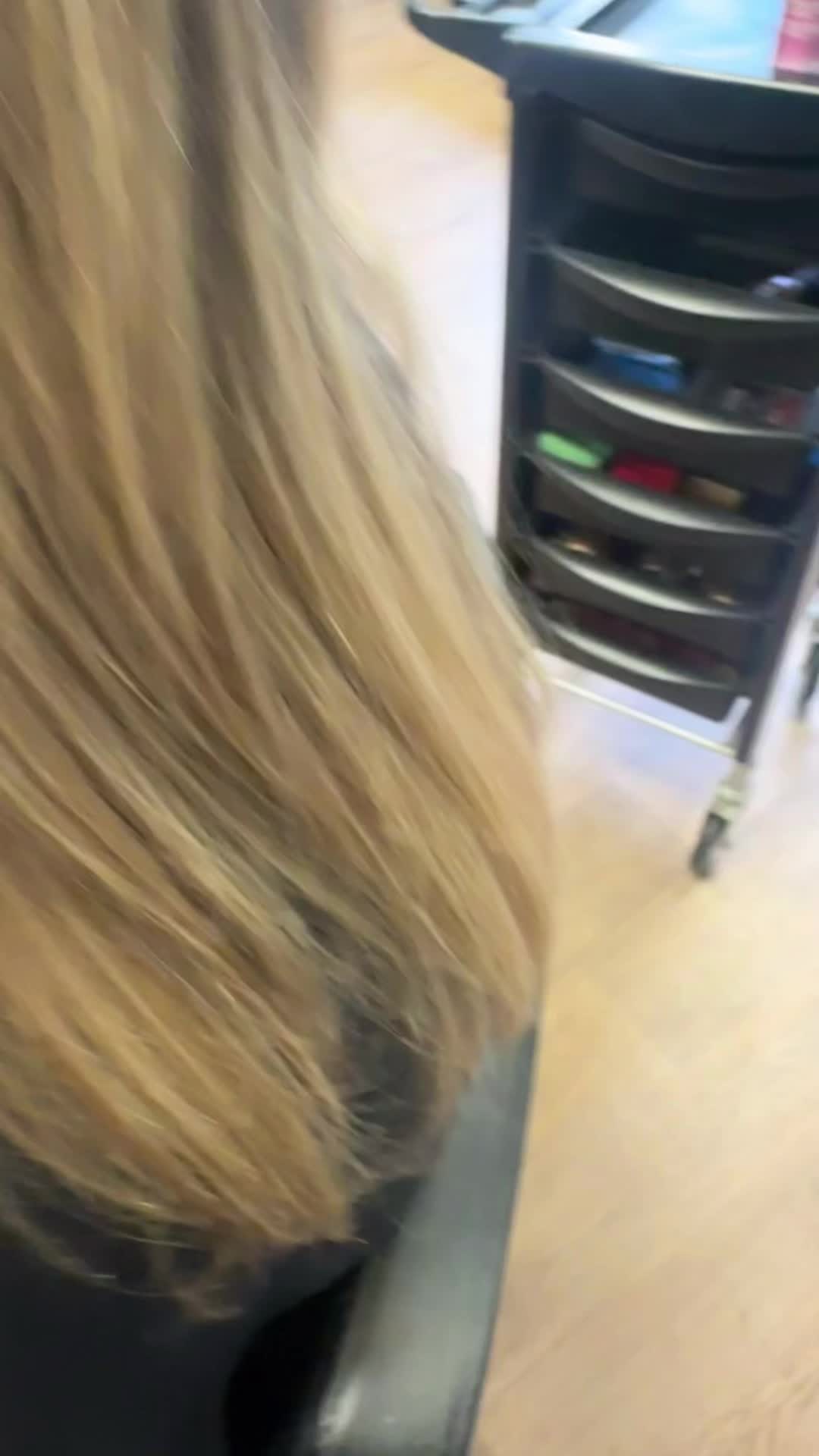 It’s been a minute!!🤦🏼♀️🤦🏼♀️
Got to get back in the habit of making some reels, it’s been far too long!!!
So what better way to make a come back than a full head blonde foilyage highlights on a 9 month regrowth 🙌🏼♥️😍😍
#JoicoHair #joicosalon #cornishsalon #loveyourself #hairincornwall #SalonVibes #GlowUp #LoveFalmouth #ThePriory #loveCornwall #HairColour #PriorySalon #joico #joicoeurope #thecornishhairdresser #blonde #foilayage #highlights #longhair #longhairdontcare #joicoblondelife #JoicoDefyDamage #joicoeurope #happyhair #beachwaves