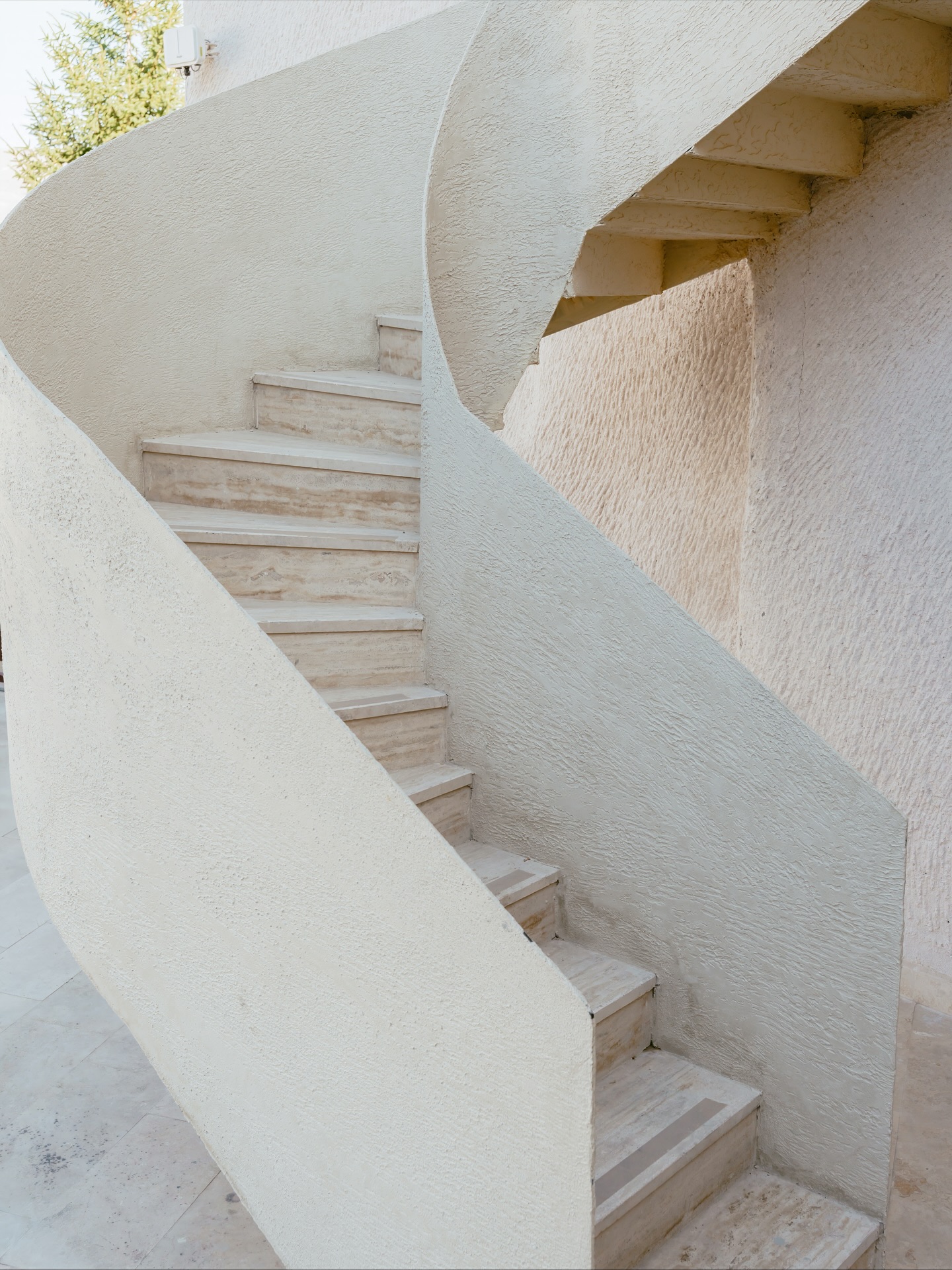 Designed by Efe Aydar, this vision of local artistry elevates every stay. The Avantgarde Refined philosophy is meticulously woven into the fabric of the experience. Observe the curated art selections, the intentional play of light, and the texture of materials—every detail is a conscious choice, ensuring an effortless elegance that is both immersive and timeless.
#avantgarderefined #cappadocia