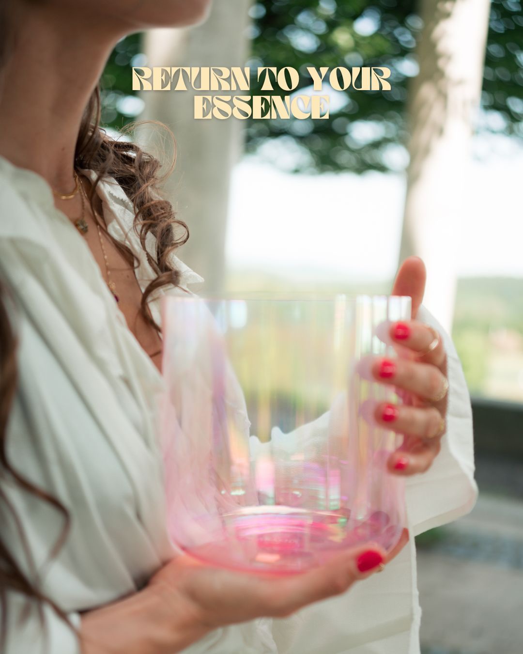 🌙 Return to Your Essence – Gentle Movement & Sound Journey
Manchmal spüren wir, dass unser Körper leise ruft.
Dass wir müde sind vom Funktionieren.
Dass der Dezember näher rückt und wir eigentlich jetzt schon erschöpft sind.
Genau dafür ist dieser Abend gedacht.
Ein Raum, in dem du weicher werden darfst.
Ein Moment, in dem Bewegung und Klang dich zurückführen —
aus dem Kopf in den Körper,
aus dem Chaos in die Ruhe,
aus dem Müssen ins Sein.
Wir lösen Spannung, wir atmen tiefer, wir lassen los.
Schicht für Schicht.
Bis du wieder bei dem ankommst, was in dir wirklich wahr ist.
Wenn du spürst, dass dein System eine Pause braucht:
🕯️ Return to Your Essence – 30.11 · 18:00–19:30 Uhr
📍 Yoga Garden Stuttgart
💫 Buchung über den Link in meiner Bio
Du bist willkommen. Genau so, wie du bist.