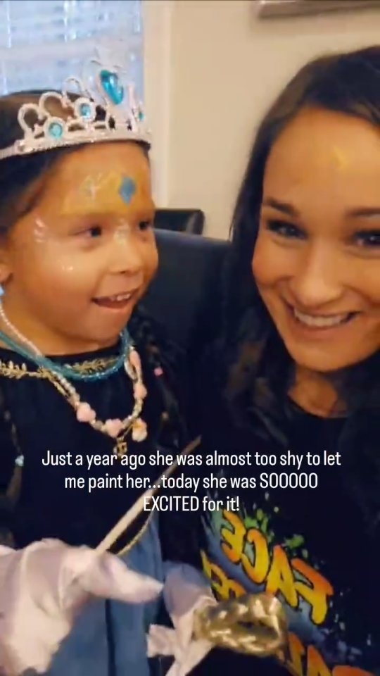 It's been a full year since this sweet girl hid behind her mom, scared to get her face painted. After some coaxing we struck a deal, I would let her paint my face and then she would have to let me paint hers. Today she was so thrilled have her face painted as hello Kitty (also the theme of her birthday)! Love seeing that confidence grow! Can't wait to see her again next year 💕
#facepaintnashville