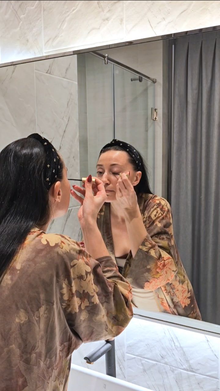 Merum is plant extract based.
Everyone’s lash cycle is unique, some activate within 2-4 weeks, others take a bit longer.
But the growth is natural, healthy and gradual, not extreme artificial overstimulation.
#plantpower #lashesbyasiilanna #naturaleyelashserum #plantextracts #lashgrowthserum