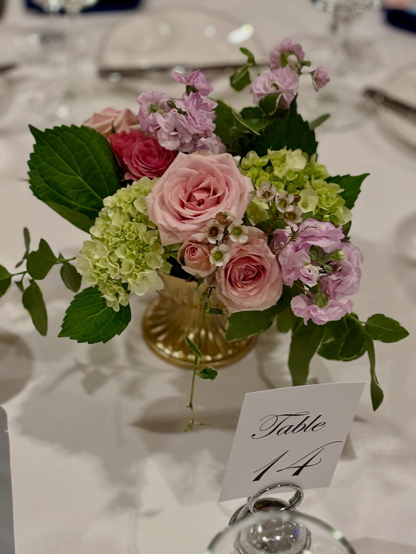 Just some cheery little arrangements to brighten this dreary day🌨️