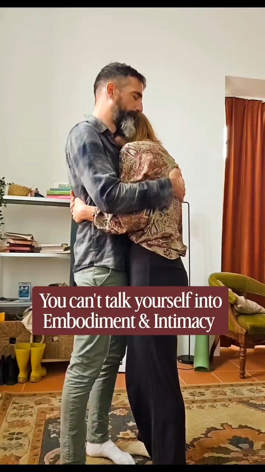 A real-life relationship story 👇
The last 2 weeks have been sticky for us.
A lot of discussions.
A lot of processing.
And a LOT of trying to “talk things out” in moments of activation.
(Bad idea 🤪)
Because what happens in those moments is:
🌹 shutdown instead of turn-on
🌹 closure
🌹 e.røtic energy disappears
🌹 we end up drained, stuck in our mental bodies
So what supports us every single time is bringing everything back into the body.
Especially when I’m angry:
If I don’t reconnect with my body, my inner child can be endlessly annoying 🤪
But when I bring the energy into my body
👉 through movement, breath, sound & touch
👉 primal expression
and I’m met there…
…it reawakens our e.røtic energy faster than any conversation ever could.
Dropping out of endless spirals back into connection
requires the same tools you need for yourself
🌹 breath, sound, movement & touch
🌹 expression instead of suppression
🌹 play
🌹 ritual
🌹 meeting what is actually present in the body
And yes, also in our relationship
there are moments where I don’t feel the spark or desire.
That’s normal.
What matters is having the tools and rituals to reconnect and to keep the flame alive in everyday life.
That’s the work.
That’s the devotion.
If you feel this, I have something for you:
🌹 Sacred December: 24 Days of Intimacy for Couples
A devotional calendar with my favorite T@ntric + Embodiment practices & rituals for couples.
Launching tomorrow.
🌹 If you’re in Portugal:
Join our next T@ntric Date Night for Couples on December 6th in the Algarve.