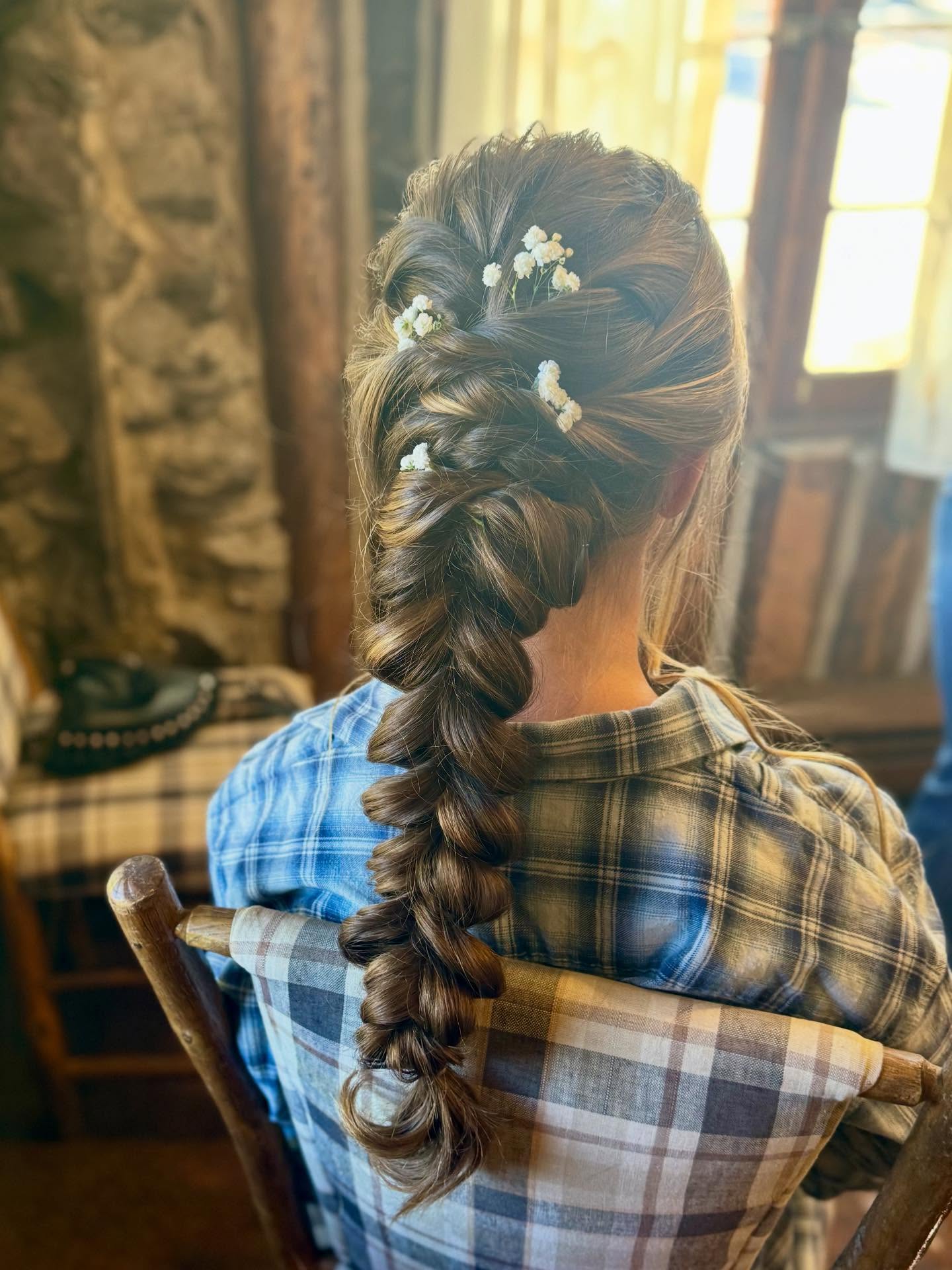 👰🏻♀️✨
#bridal #bubblebraid #bridalhairstyle #bridalspecialist #estesparkwedding #mountainwedding #hairstylist #bride #bridetobe #weddinghairstyle #weddinghair