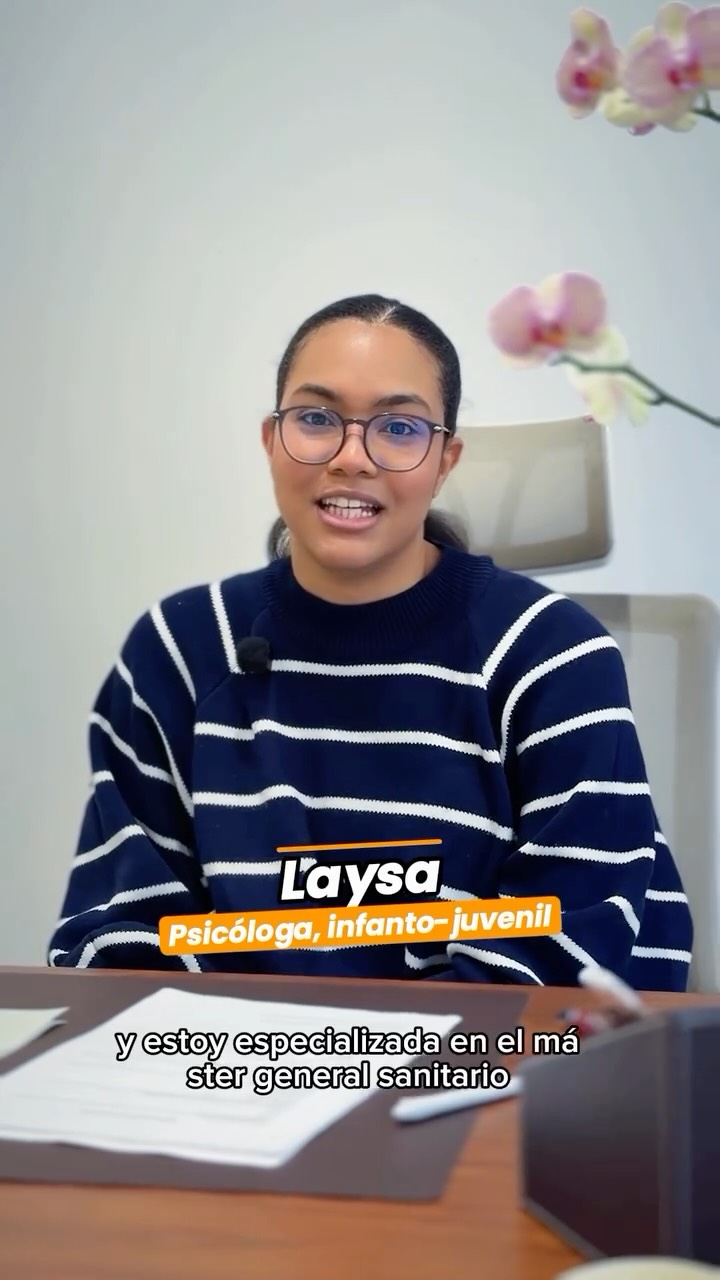 Ser madre o padre no viene con manual… y a veces, aunque lo intentemos todo, sentimos que algo se nos escapa entre las manos 🤍
Rabietas que no entendemos, miedos que no sabemos gestionar, cambios en el comportamiento, inseguridades… o simplemente la sensación de que nuestro hijo necesita un espacio donde poder ser él mismo 💛
En Clínica Cuidemm, Laysa —psicóloga especializada en población infanto-juvenil— acompaña a niños y adolescentes desde una mirada respetuosa, cercana y segura 🧸✨
Cada sesión está pensada para entender lo que le pasa al peque… y también lo que está viviendo la familia.
Aquí trabajamos así:
🌱 Un espacio seguro donde pueda expresarse sin miedo
🧠 Sesiones personalizadas según sus necesidades reales
🤝 Acompañamiento también para los padres
💬 Un proceso conjunto: niño + familia + terapeuta
✨ Avances al ritmo de cada peque
Si últimamente notas que tu hijo está más irritable, preocupado, desmotivado, inseguro o simplemente sientes que necesita apoyo extra… no tenéis que afrontarlo solos.
👉 Escríbenos para reservar una primera visita o pedir información. Estamos aquí para ayudaros 🤍✨
#psicologiainfantil #familias #saludemocional #acompañamientoemocional #Cuidemm crianzaconsciente