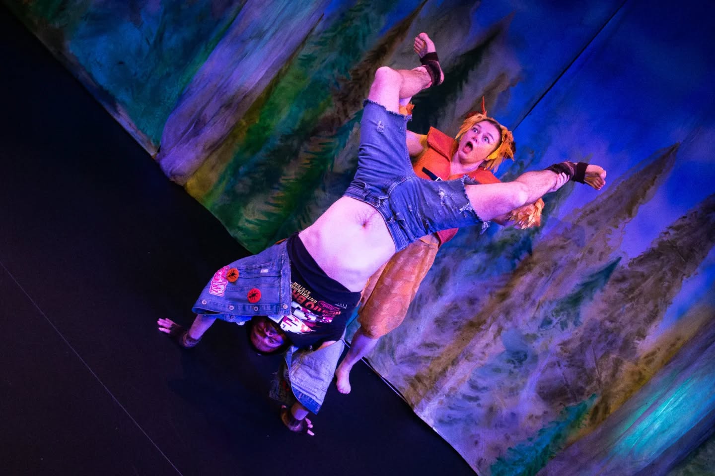 Ootko mun kaverlji? Valo lastenkulttuurifestareilla @pakkahuonejoensuu sunnuntaina klo 13. Kesto noin 1h 10 min. Suositusikäraja 5v
Vapaa pääsy! Tervetuloa!
Kuva @_anigo__
#lastenkulttuuri #kaikkienkulttuuri #musiikkiteatteri