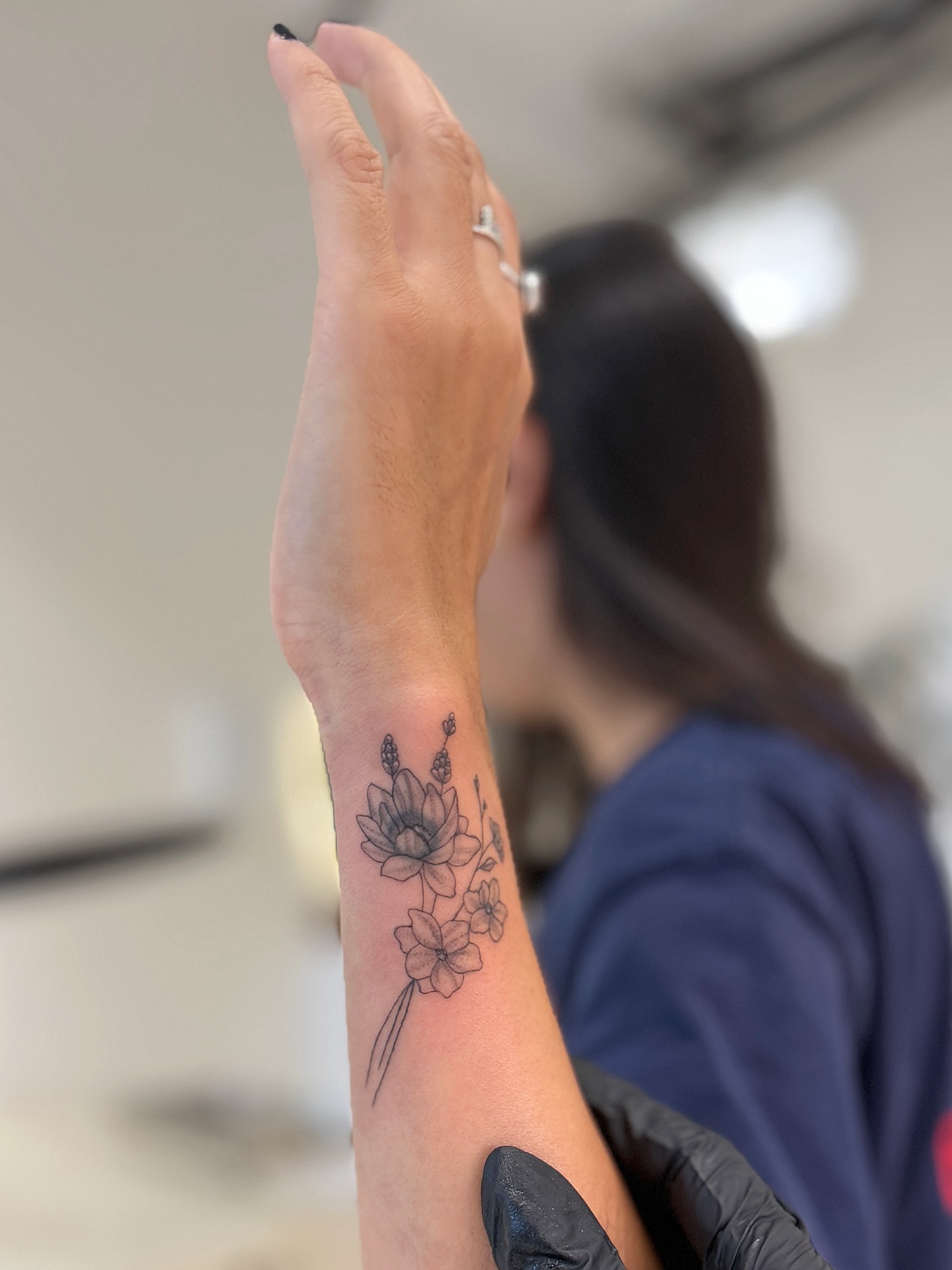 Cover up on an old tattoo that no longer serves her 💐
.
.
#TinyTattoo
#SmallTattoo
#MinimalTattoo
#MicroTattoo
#DelicateTattoo
#TinyInk
#FineLineTattoo
#SimpleTattoo
#InkedMinimalism
#MinimalistTatto