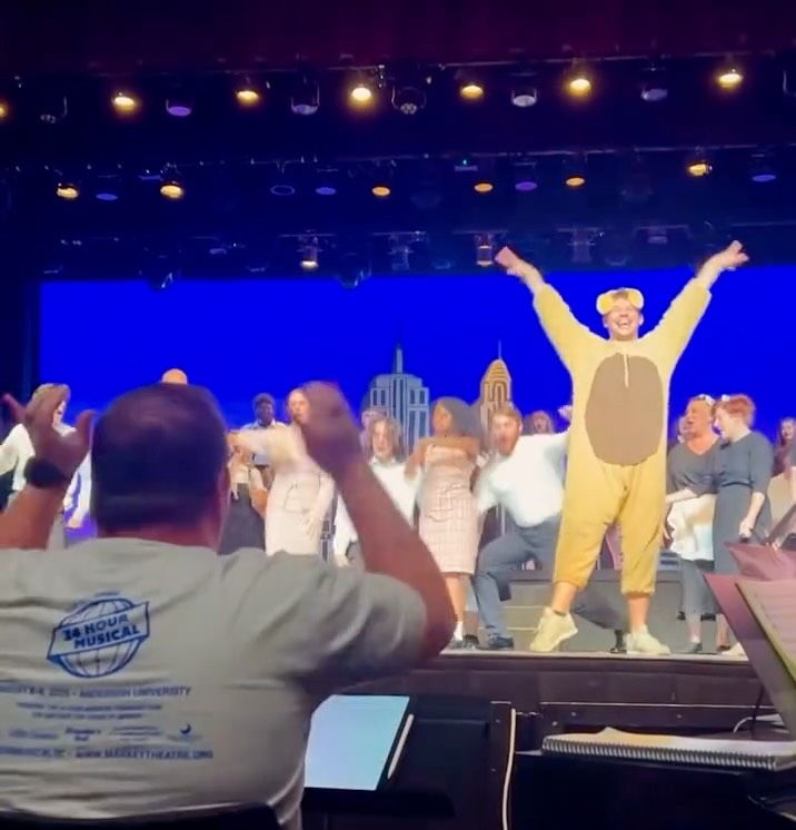 18 seconds of pure joy :,)
if youāre confused, a few months ago i played sandy in @24hourmusicalscās annie ā¤ļø