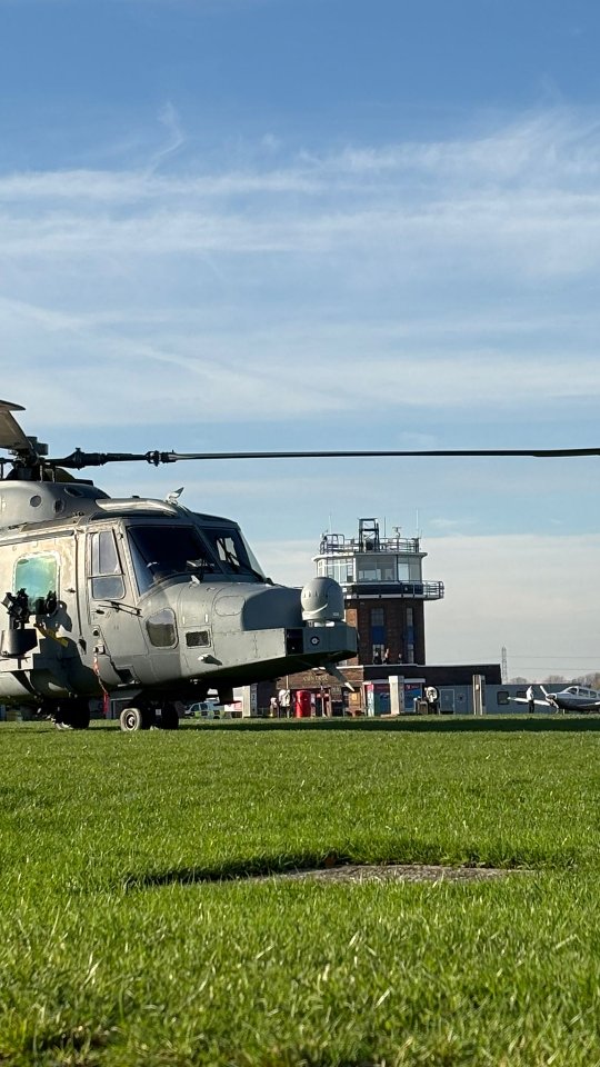 Spot all three..... 🚁 🚁 🚁
📹 @dandan.heliman
#wildcat #a159 #bartonaerodrome #manchester #manchesterbartonaerodrome #manchestergram #Eccles #salford #1aac #armyaircorps