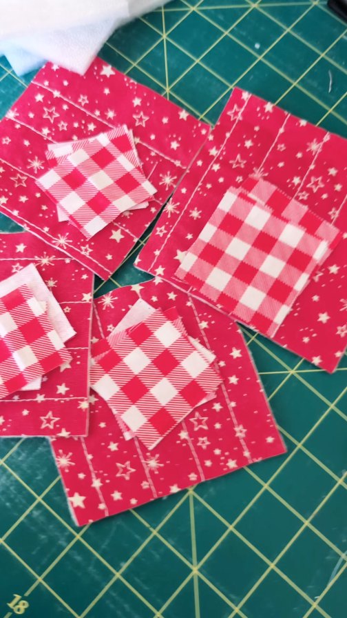 🎄Did you know that there's only 35 days left till Christmas?🎄
This weekend is our first Christmas event of the season, and I am super excited! I have had the best time making up heaps and heaps of these quilted photo ornaments - they're super quick and easy to make up and it's such a fun way to use up some tiny tiny fabric scraps (because who wants to throw away Christmas fabric?!)
What's everyone's favourite Christmas project this season?
Quilted ornament pattern: @evann.creates
Fabric: @spotlightstores
Maker: me ❤️
Husband of the year who's been letting me sew while holding down the fort with the kiddos: @eedybidybadda a.k.a. husband 🥰
Bring on all the Christmas Magic! ✨
.
.
.
#cecesquiltsandthings #youngandmillennialquilters #quiltingmama #quiltingforchristmas #quiltedornamet #makeithandmade #makeithandmadethischristmas #handmadechristmas