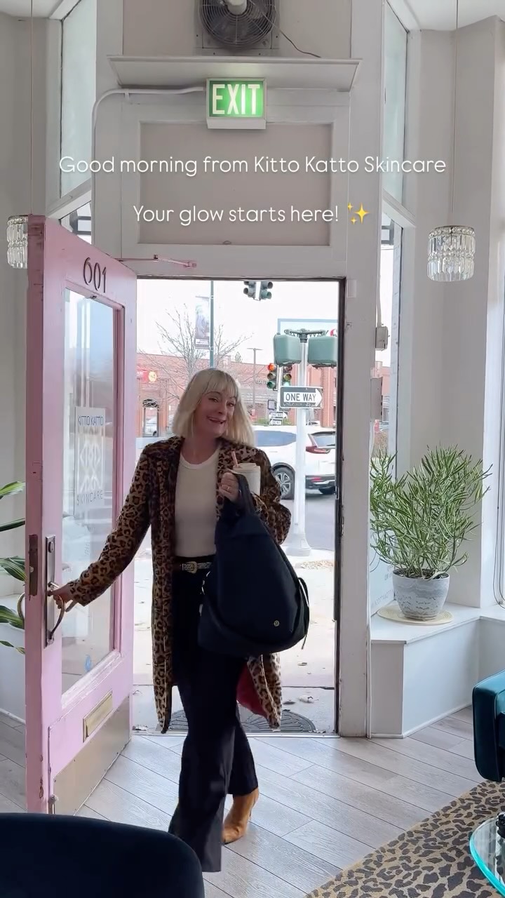 Weโre ready to make our amazing clients glow today โจ๐๐
#medspa #denvermedspa #esthetician #denveresthetician #denverfacial #skincare #glowingskin #happycustomers