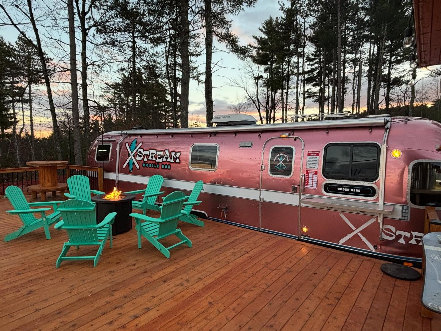 We are counting down the days till the ski season starts! Who is ready to warm up inside or by the fire with a drink? 🍹🍻