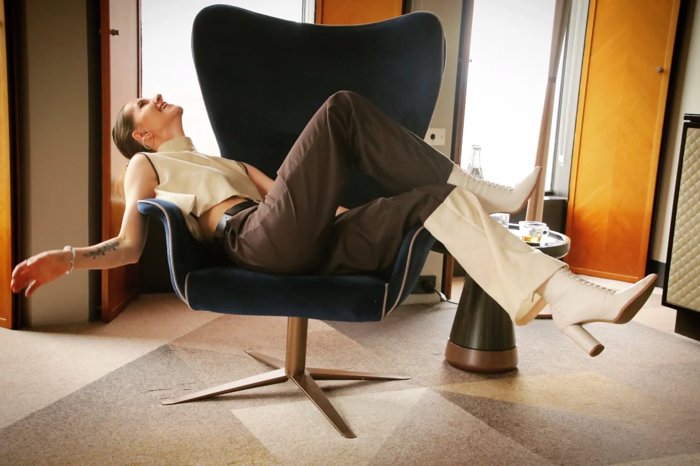 Sometimes you just have to laugh at the fact that you match the interior and menus of your hotel room đ
đ twining with the cabinet đ
#lostinlee #slowfashion #sustainablefashion #madetoorderclothing