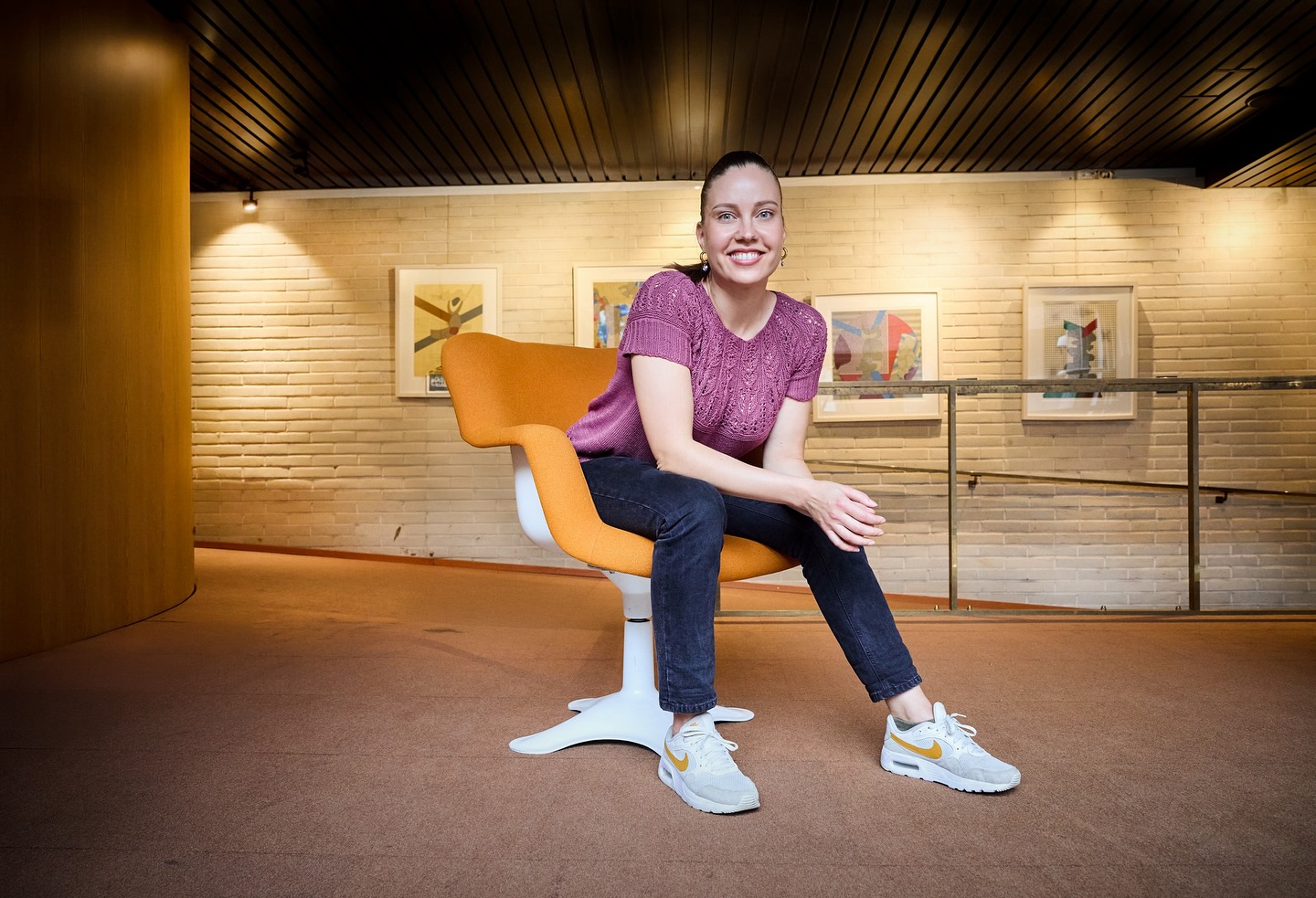 Valtuuston neuvottelutoimikunta on saanut sovittua Espoon vuoden 2026 talousarviosta. Panostuksia erityisesti lapsiin, nuoriin, oppimiseen ja arjen hyvinvointiin:
✨ 2,4 M€ lisää varhaiskasvatukseen, perusopetukseen ja lukioihin
✨ Panostuksia ehkäisevään päihdetyöhön ja nuorten syrjäytymisen ehkäisyyn
✨ Lisää katuvihreää, vesiensuojelua ja Otsolahden kunnostusta
✨ Kulttuurille 150 000 € lisää
✨ Senioriranneke säilyy maksuttomana – ei maksukorotuksia lapsille ja nuorille
Meidän on huolehdittava, että opetuksen eurot ohjautuvat sinne, missä ne vaikuttavat kaikkein eniten – luokkahuoneisiin, oppimisen tukeen, turvalliseen arkeen ja terveisiin tiloihin.
Kun kulut nousevat ja juoksevat menot vievät yhä suuremman osan rahoituksesta, on erityisen tärkeää varmistaa, että opetuksen perustehtävä ei jää seinien ja hallinnon varjoon.
Lopullinen päätös tehdään 4.12. valtuustossa.
Koko blogiteksti löytyy kotisivuilta bion linkistä. 🔗
@espoonkokoomus
📸 @ateljeemantyniemi @mikkomantyniemi
#espoo #talousarvio #koulutus #oppiminen #hyvinvointi #kulttuuri #lapset #nuoret