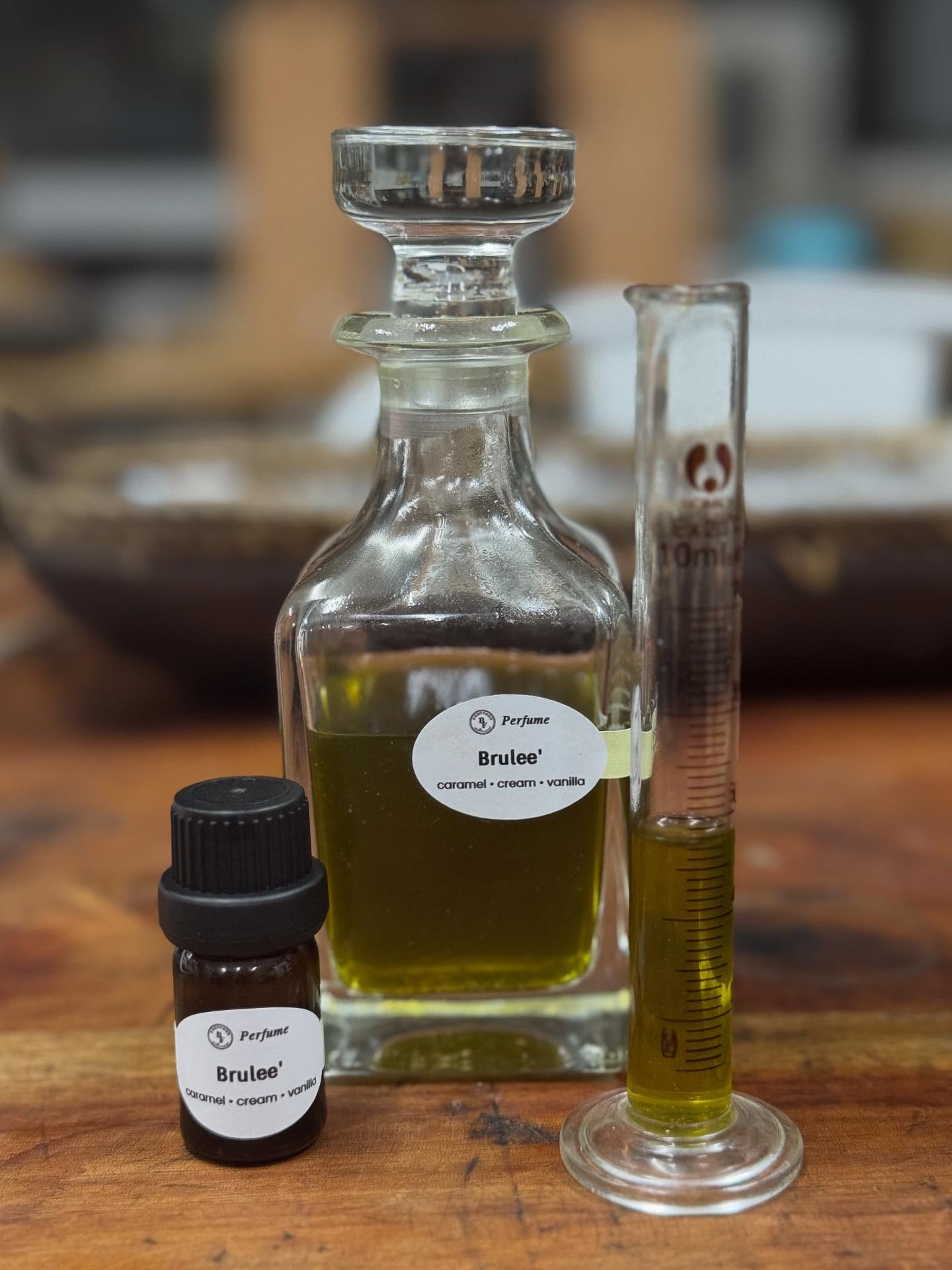 Brulee'
No one wants to walk around smelling like food unless it is an absolutely fragrant dessert . We've created this creamy vanilla caramel aroma for those who like it decadent but we've floralized it with lavender absolute which lends that powdery finish with sandalwood at dry out. Loving the creaminess from saffron and ambrettolide, the charred sweetness from vetiver, tonka, and benzoin, and the woody vanilla- drama from sarsaparilla +buddawood.
Think: Sweet Caramel Cream & Powdery Vanilla for those we know love to wear such decadent aromas on them.
10pcs 5 ml amber bottles
Note: Natural Perfumes are made with the precious aromatic materials extracted from nature. Behind every extraction is a love story between kilos of plant material , its farmer, harvester, and distiller.