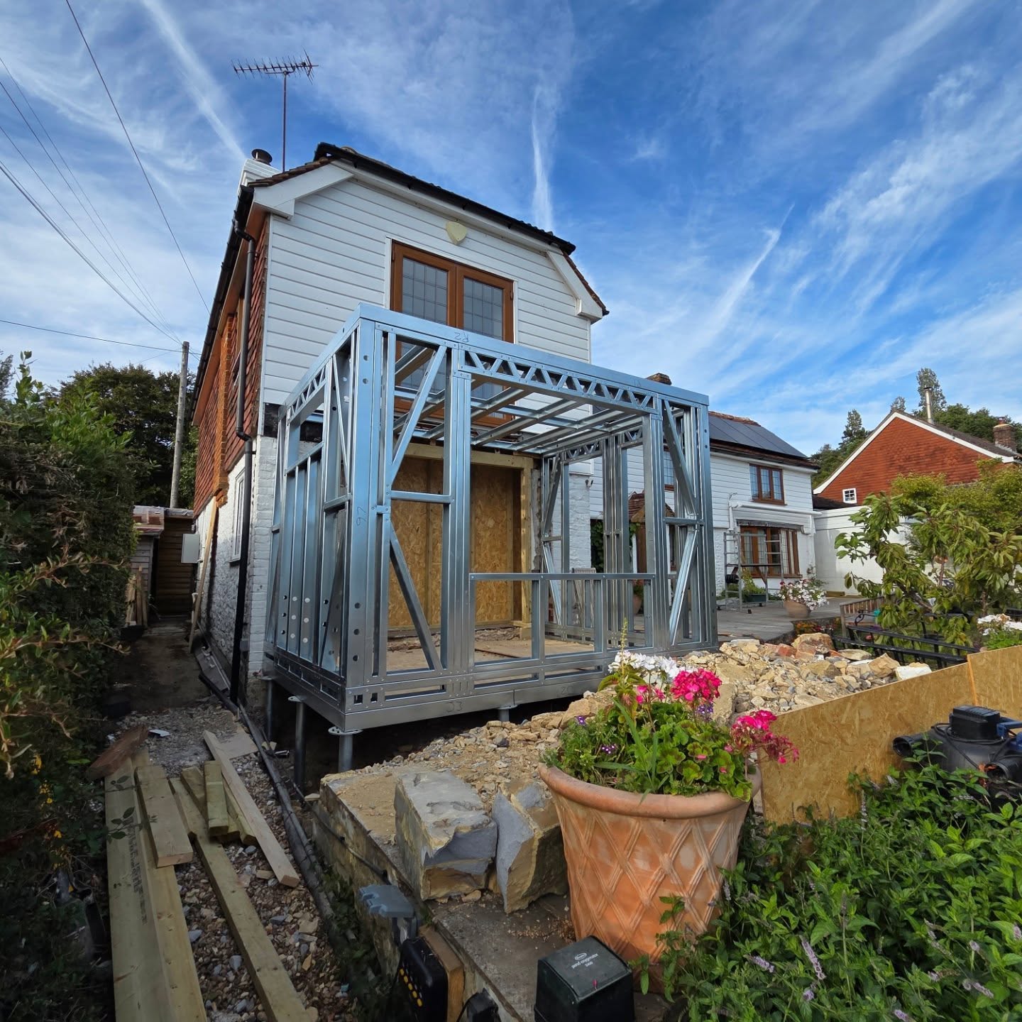 From foundation to frame in days, not weeks.
This is why homeowners are choosing Frametek for quicker, smarter home extensions.
Minimal mess. Maximum strength.
#FastBuildExtensions #Frametek