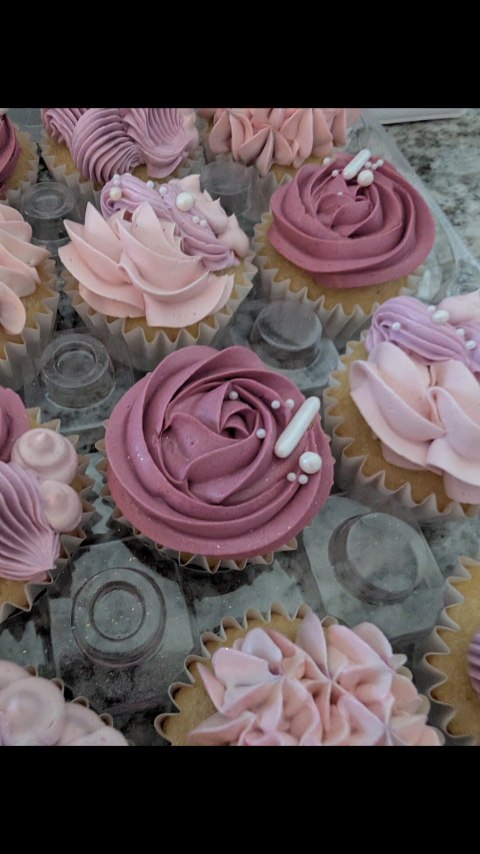 💕Pretty in pink cupcakes 🩷
#pinkpinkpink #pinkcupcakes #cupcakes #cakeartist #cakesofinstagram #cakedecorating #homebaker #homebakery #homemadewithlove #rachelbakescakes