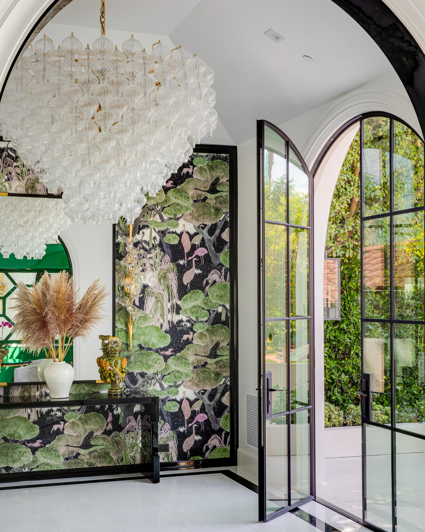 A bold and luxurious welcome. This entryway pairs soft imitation-fur wallpaper with striking arched steel doors and polished marble floors for a dramatic mix of texture and refinement. Overhead, a Murano glass chandelier adds sculptural sparkle, setting the tone for the entire home.
Design: @lindseymillerinteriors
Architect: @joseph.spierer.architects
Photos: @mellon_studio
Paster Construction @pastervanpattenconstruction
#LuxuryInteriors #StatementEntry #MuranoGlass #ArchedSteelDoors #MarbleFloors #HighEndDesign #TexturalInteriors