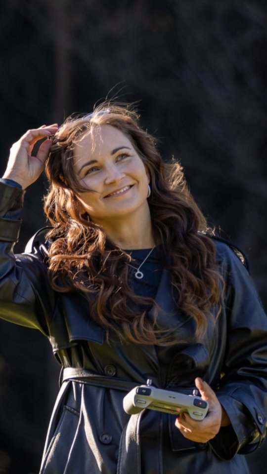 ⏱ From 2 Seconds to 1 Second
A few years ago, everyone said you had 2 seconds to grab someone’s attention online. Today? On TikTok and Instagram Reels, it’s probably closer to 1 second.
Why? Feeds move faster, competition is fiercer, and attention spans are shorter. 💥
#videoproduction #branding #digitalmarketing