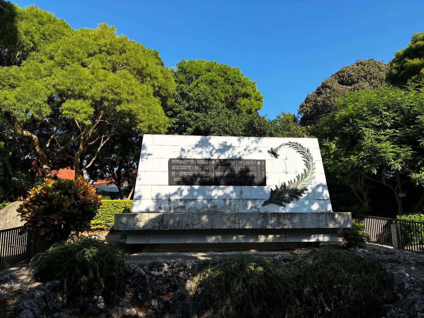 沖縄 3日目
沖縄南部の戦跡めぐり
大人の修学旅行へご案内
ひめゆりの塔 資料館
沖縄平和祈念公園
旧海軍司令部豪など
今日もいい天気でした
#添乗員
#旅行好きと繋がりたい
#旅好きと繋がりたい
#旅行
#旅
#沖縄
#ひめゆり平和祈念資料館
#沖縄平和祈念公園
#旧海軍司令部壕