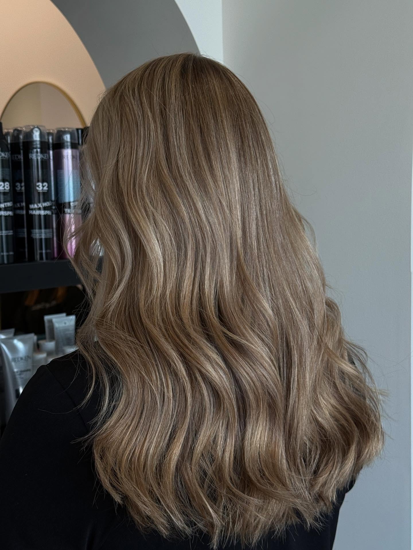Balayage so soft it looks like it grew straight from the sun ✨
Dimensional, blended, and effortlessly bright — the perfect low-maintenance glow for fall and beyond.
Cut+color: @hair.by.mollyb
#balayagehair #mnhairstylist #maplegrovesalon #blondebalayage #hairinspo #minneapolishair #salonlife