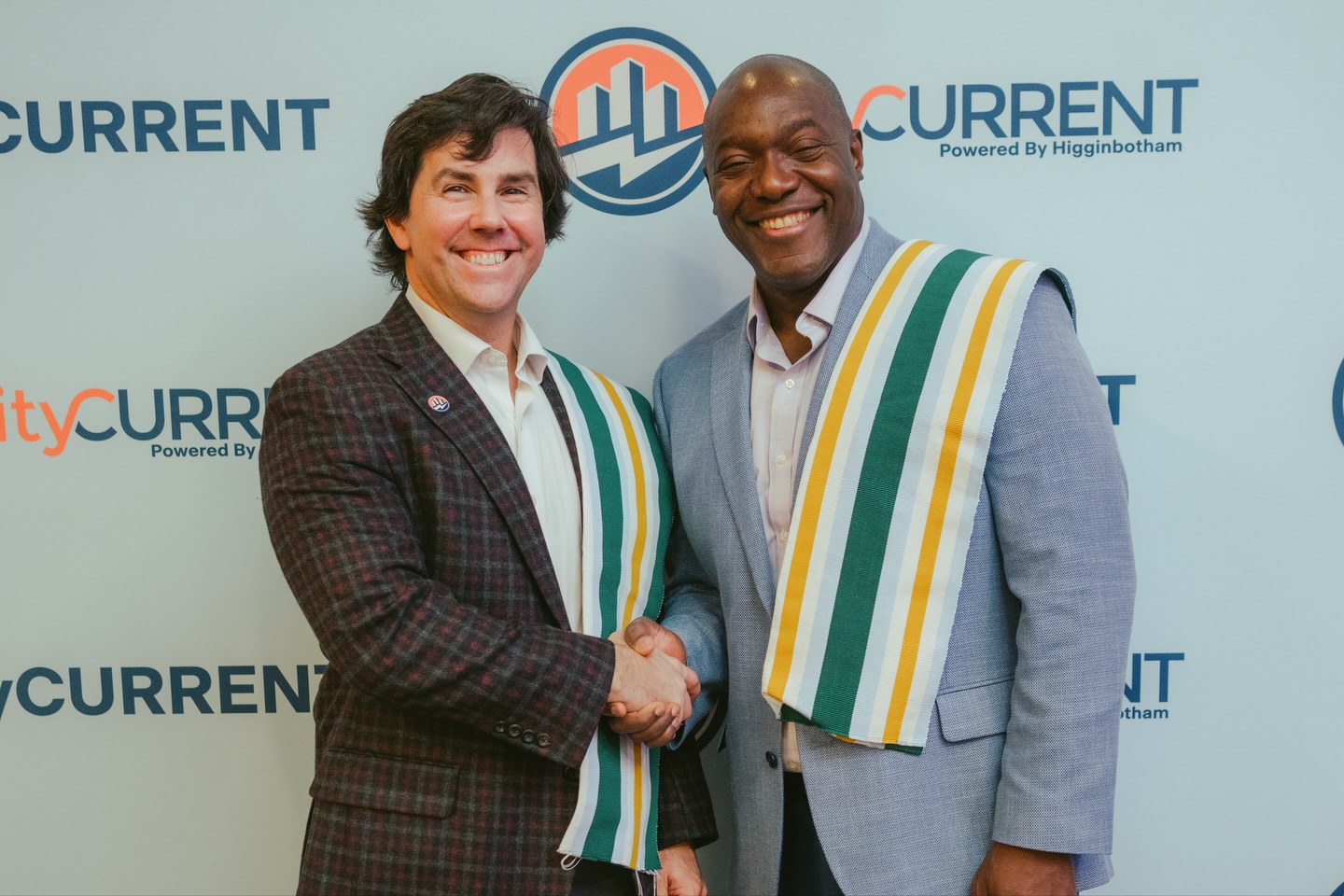 “Feel the rhythm, feel the rhyme… get on up — it’s cityCURRENT time!”
Yesterday we had an incredible, inspiring, and fun morning with our @ibankmemphis hosted @citycurrent signature speaker series featuring @officialdevonharris, the 3x Olympian whose journey inspired the beloved Disney classic, Cool Runnings! Devon took us on an amazing ride with his stories, humor, and so many lessons learned in his KEEP ON PUSHING presentation.
Making the event even more remarkable and special was hosting Royalty from Ghana who formally presented Devon with a Kente cloth to celebrate and honor his achievements, his leadership, contributions to society, and the bonds between Ghana and Jamaica. Then, I was surprised with my own ceremony to honor the difference we are making together with cityCURRENT and how we power the GOOD! It’s a reminder of the responsibility we carry on our shoulder and that there is so much GOOD to be done in our communities and around the world.
Here are some other highlights from the event:
• Our Charity Spotlight honored @samaritancounselingmidsouth.
• Dew Tinnin’s Skillway Business Tip shared how to shift your focus from discount-driven buyers to value-driven buyers.
• Johnny Pitts’ Memphis Christmas 3-PEAT shared fun things to do with family and friends this holiday season.
• We welcomed to our newest partner, @altoncryer with The Harvey Group of Keller Williams Realty
• We highlighted @toddlochner’s new book, “Porcupine in a Balloon Factory.”
• We also highlighted @danoweddle’s book coming out next week, “Earned Wisdom.”
Read our event recaps by JustMyMemphis here: https://justmymemphis.com/cityCURRENT
📸 Photos courtesy of @donnygranger and @creationstudios.io