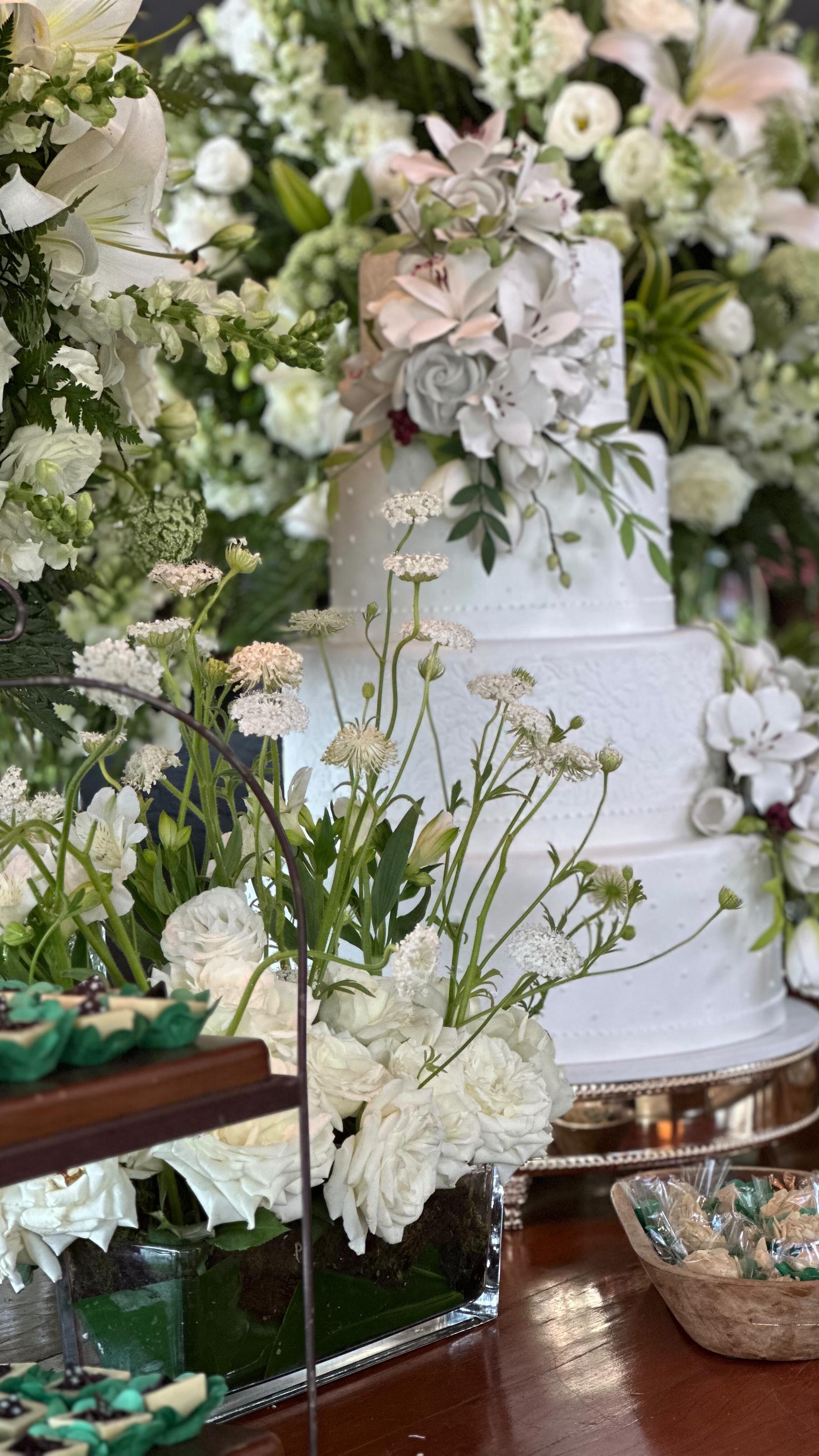 Backstage
Luana e Max.
@luanajohnn @maxdiasmendes
@quintadacantareira
@nobreassessoriaeventos
@studiokarinna
@lordbareventos
@pourlemon
Uma paleta verde e branco ganhando forma entre ajustes, uma mesa de doces cheia do jeitinho que os noivos idealizaram.
#wedding #love #weddingdress #noivas #quintadacantareira #noivado #decor #casamento #casamento #casamento