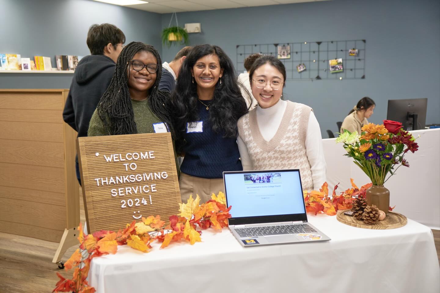 Join us for special ๐THANKSGIVING SUNDAY SERVICE๐ & eat awesome thanksgiving dinner with us! ๐ฆ๐ฝ๏ธ
Excited to see all yโall this weekend :) ๐
When: THIS SUNDAY (11/23)
Where: 2725 South Industrial Highway
Rides at the cube @3PM