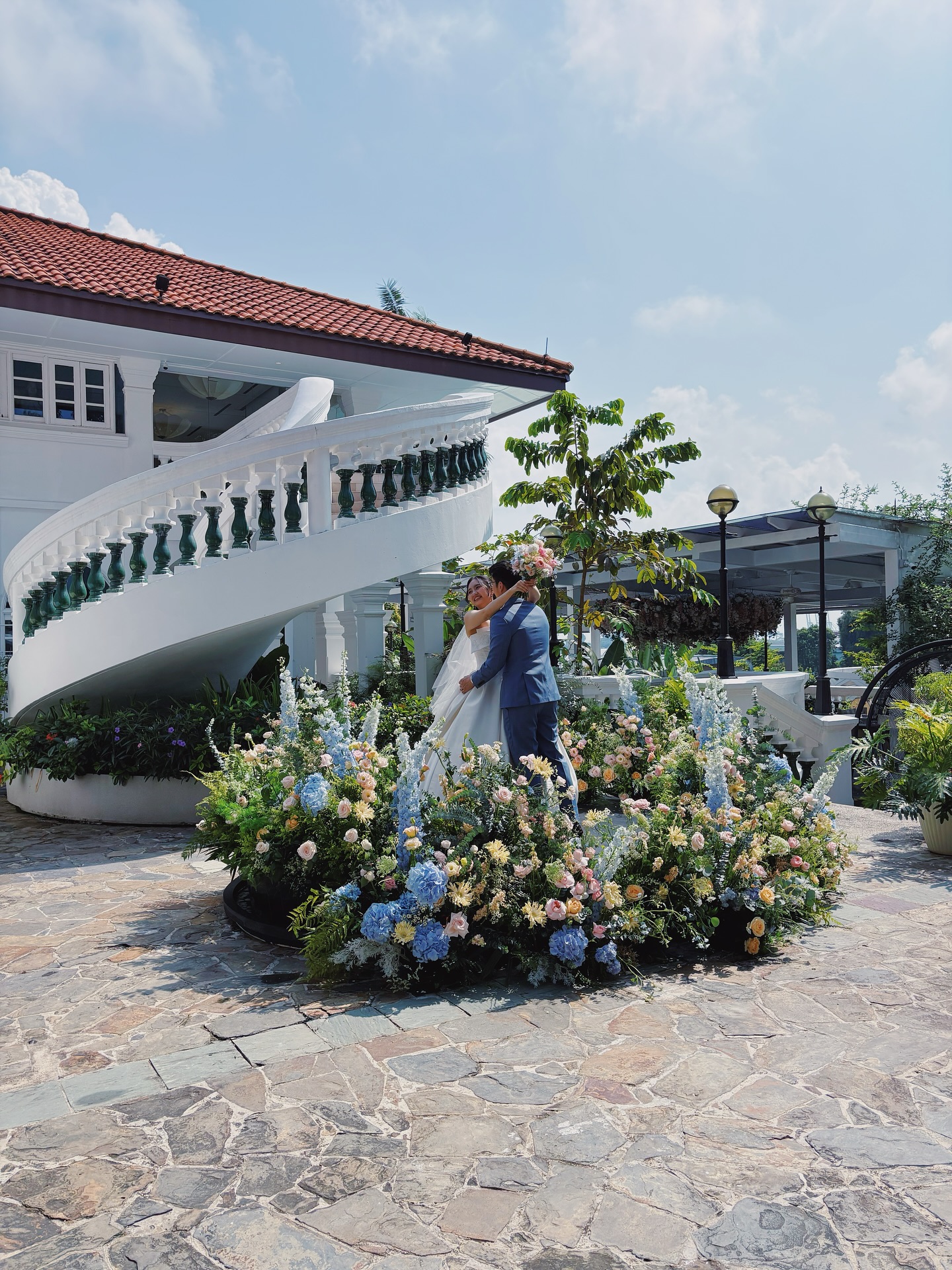 Some shots from our phones — from X&N’s day 🤍
Showcased here /
Gowns: @loveweddingatelier @firstloveus
Florist & venue stylist: @floralrhapsody.sg
Stationery: @sonderbyco
Venue: @1flowerhill.sg