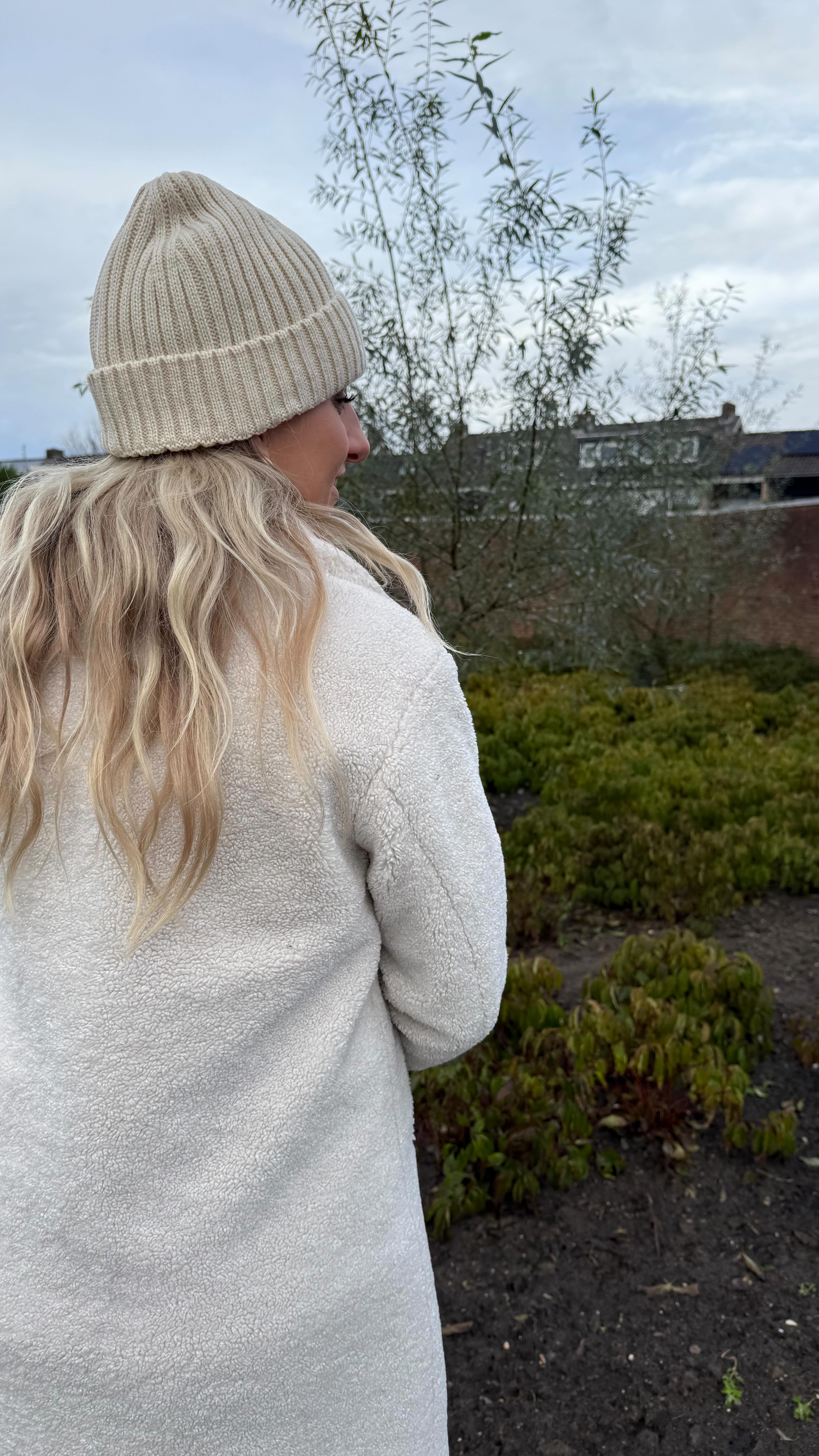 Pluisvrij maar warm de winter door? Wij hebben deze geweldige beanie’s weer op voorraad van BoYou @boyouproducts 😍
Ideaal voor iemand die graag een muts draagt maar het vreselijk vind dat je haar daarna ontploft is. Onze beanies hebben namelijk een binnenkant met satijn waardoor je je haarstyl altijd fabulous houd 😍🥰
Shop ze online of in de winkel 😊
#satinbeanie #beaniekrullen #wintermutsvoorkrullendhaar