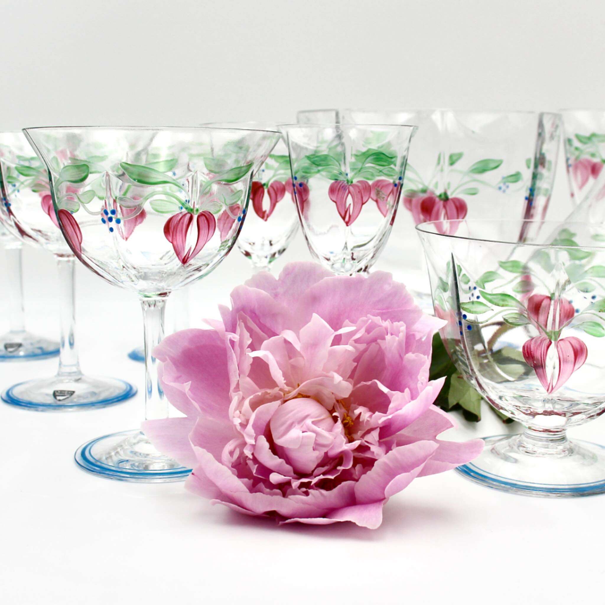 Vintage ORREFORS Sweden “Maja” 🌺
We just LOVE LOVE LOVE. Stunning hand-painted, handblown fine crystal glasses, bowls, carafe…. Designed in the late 1970’s by Eva England (1937-1998) - glass artist & designer considered one of Sweden’s finest. I am imagining a little ‘soiree’ with one’s nearest and dearest ❤️
SOLD - Champagne glasses