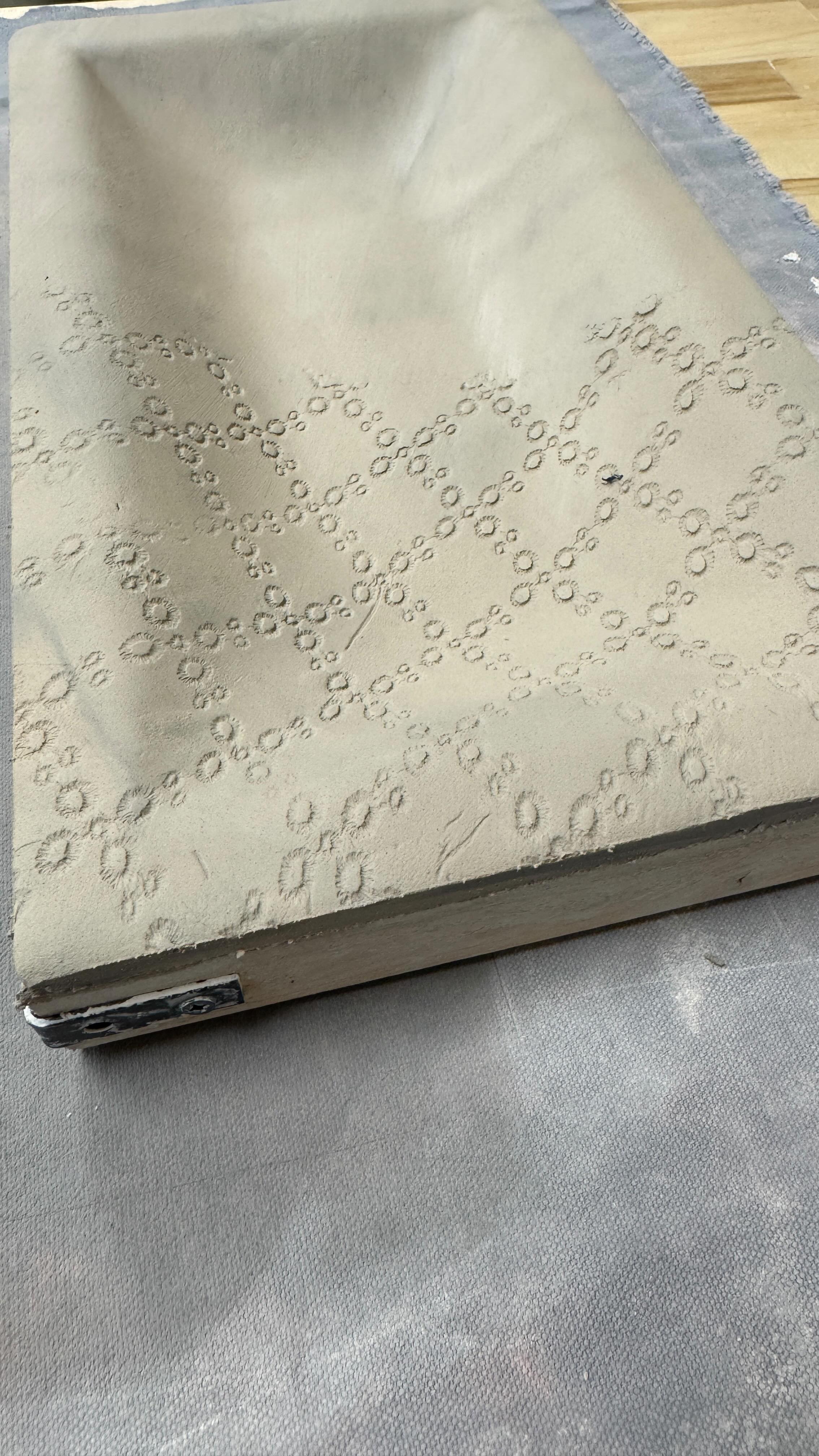 Drop platter!
Roll out clay evenly
Add texture
Place over frame
Drop it at least 2 times so gravity helps the platter to form.
Trim edges
Place on shelf to dry!
Start thinking about the cookies you will bake to go on your platter 🤩
#ceramic #handbuilding #dropplatter