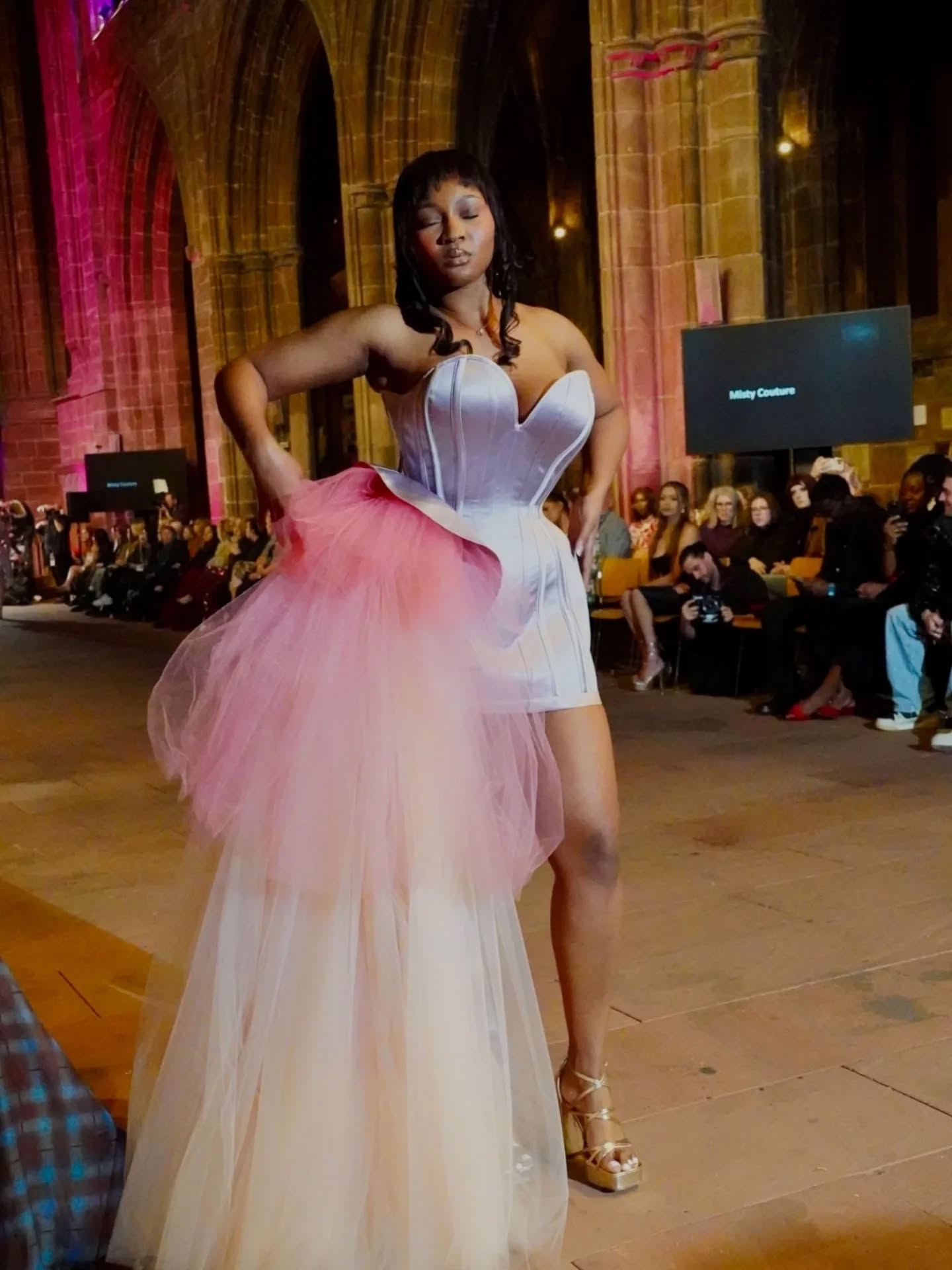 Look 9
@cheshirefashionweek '25 @chester_cathedral
Model @yasmynalfa
Wearing @misty_couture
Hair @hairby_lydia_
Image 1 @jjmediafoxstudio
Image 2 @chris_hunt_photographer
#corsetry #cheshirefashionweek #bespokecouture #customcouture #corset #couture
